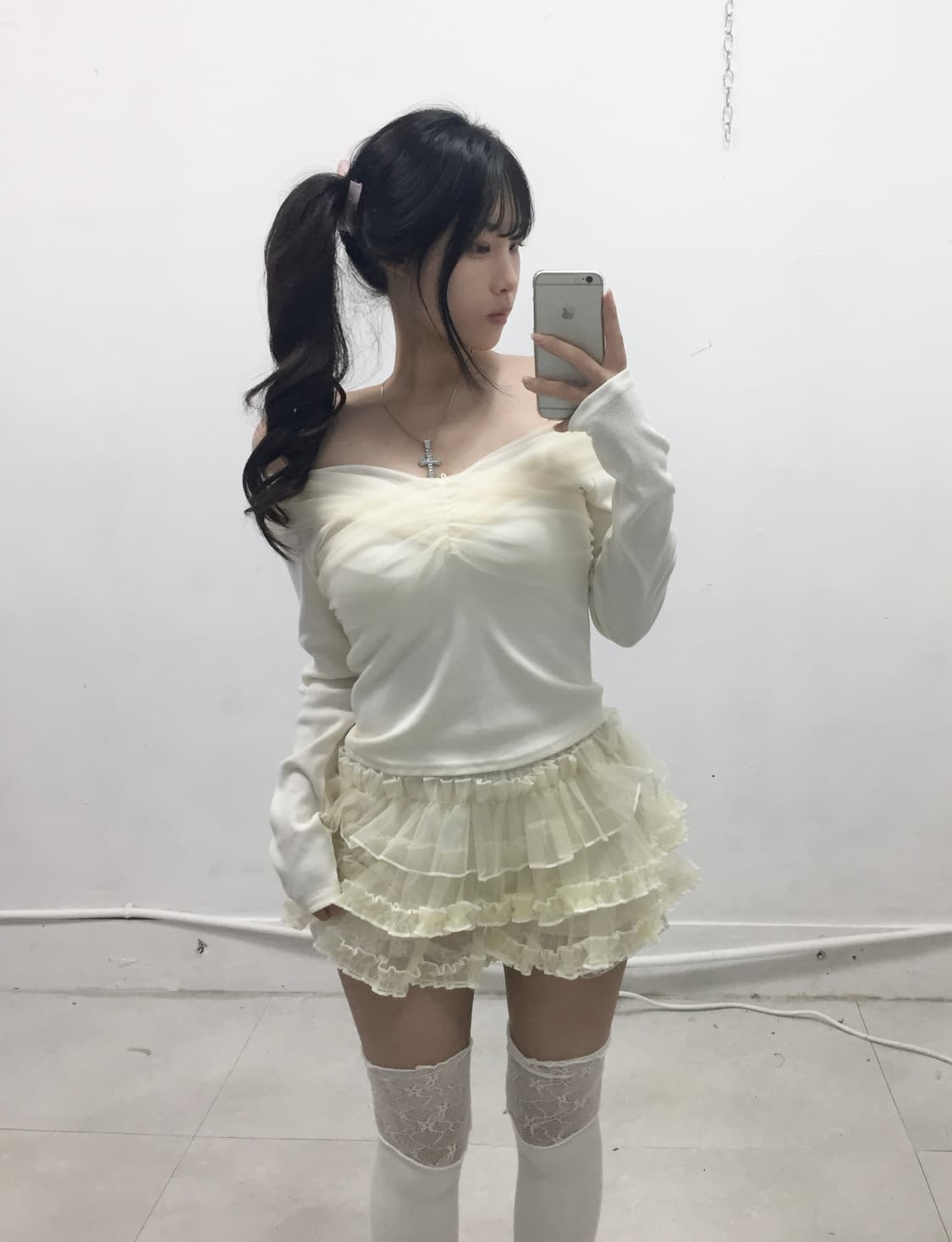 [YOUYI] 로걀 쉬폰 레이스 오프숄더 탑 상품이미지1