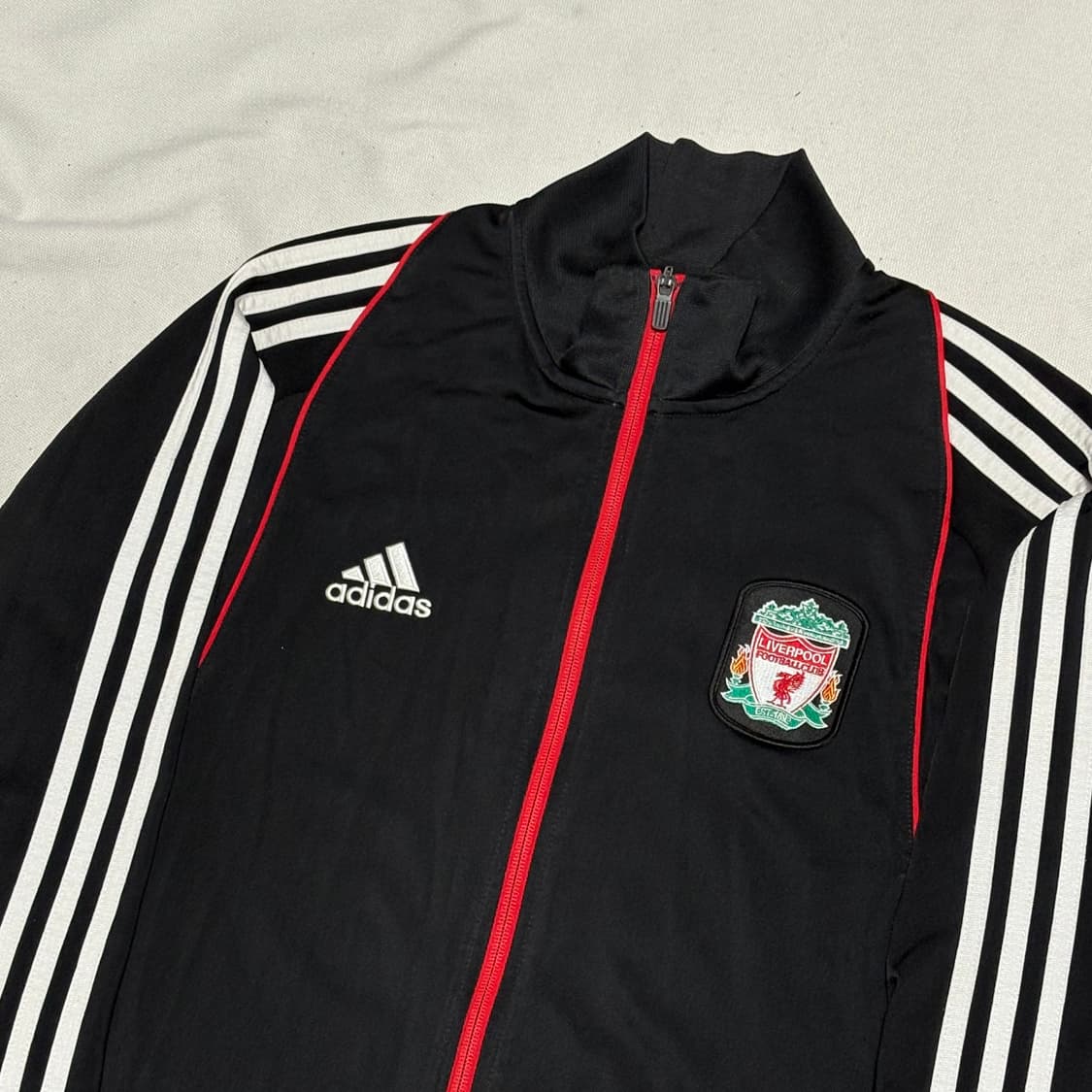105 아디다스 리버풀 레드 파이핑 블랙 트랙탑 상품이미지1