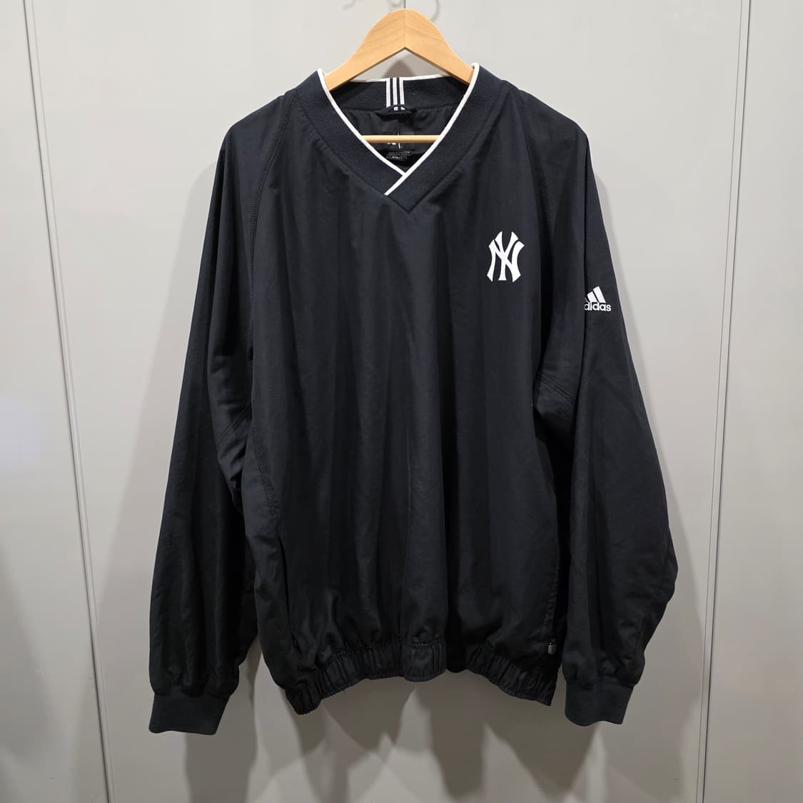 아디다스 뉴욕 양키스 브이넥 웜업 풀오버 상품이미지1