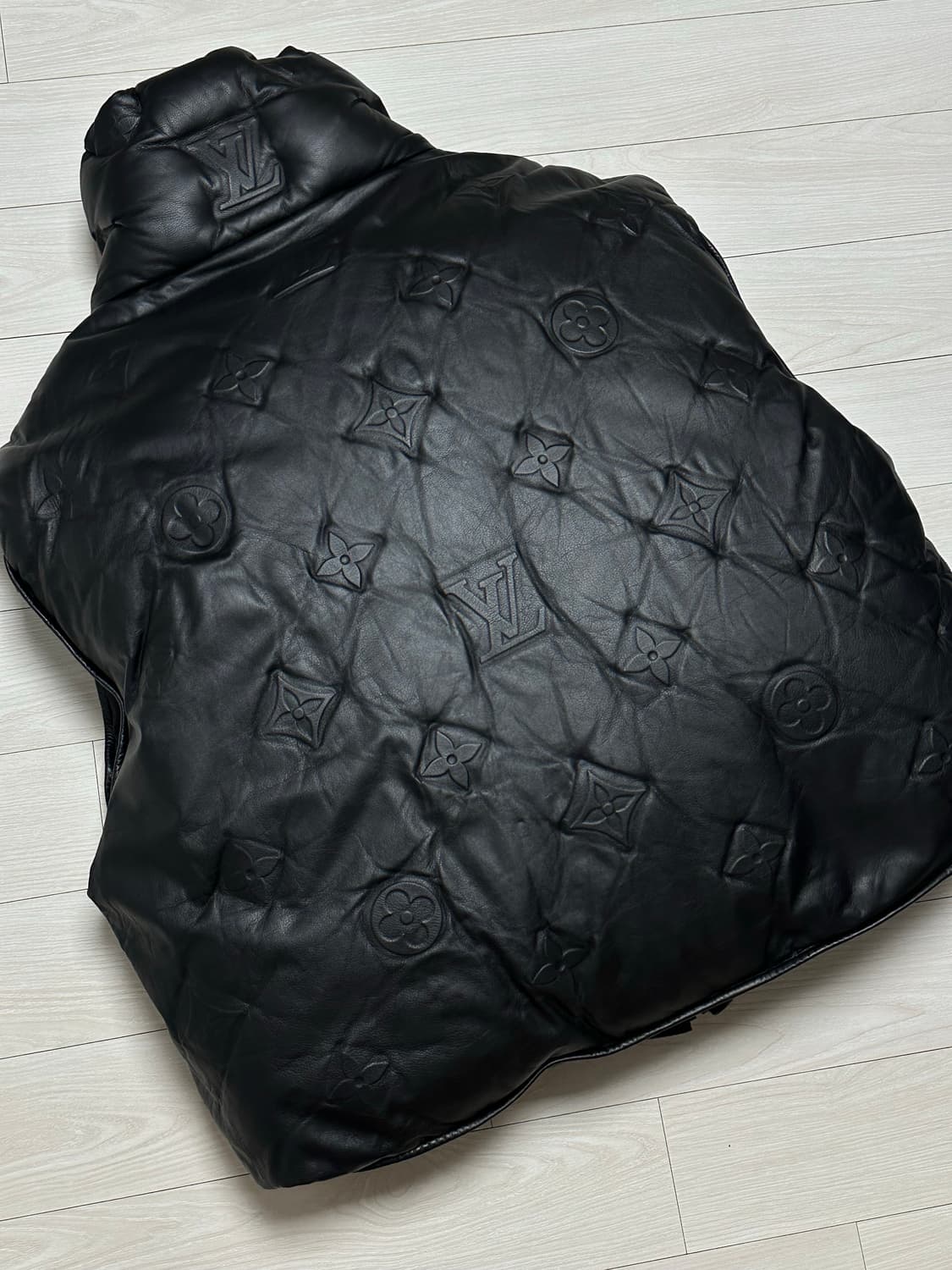 루이비통 보이후드 푸퍼 조끼패딩 M(105-110) 블랙 상품이미지6