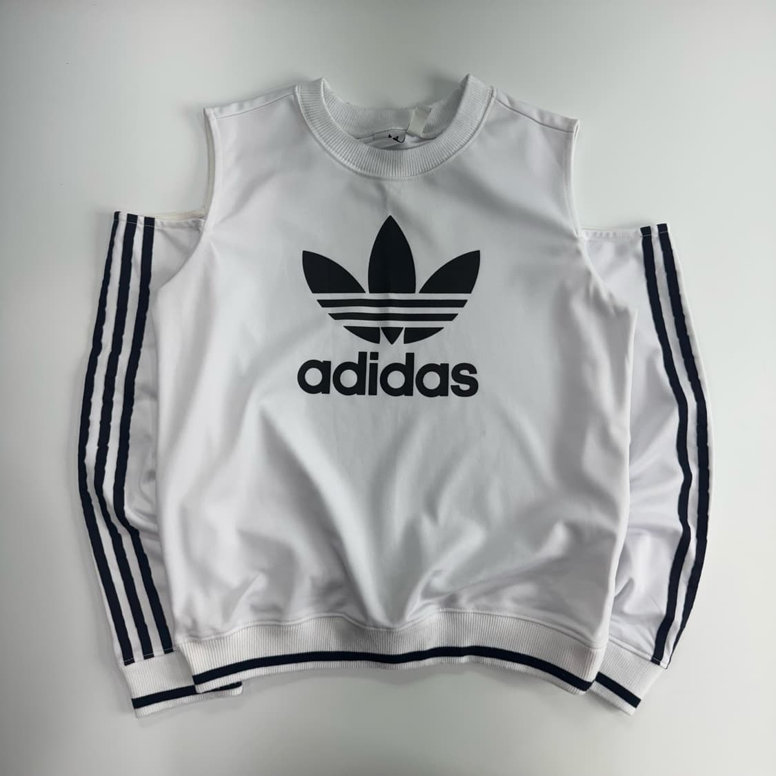 Adidas 아디다스 빅파이어로고 숄더 트임 화이트 롱슬리브  상품이미지3
