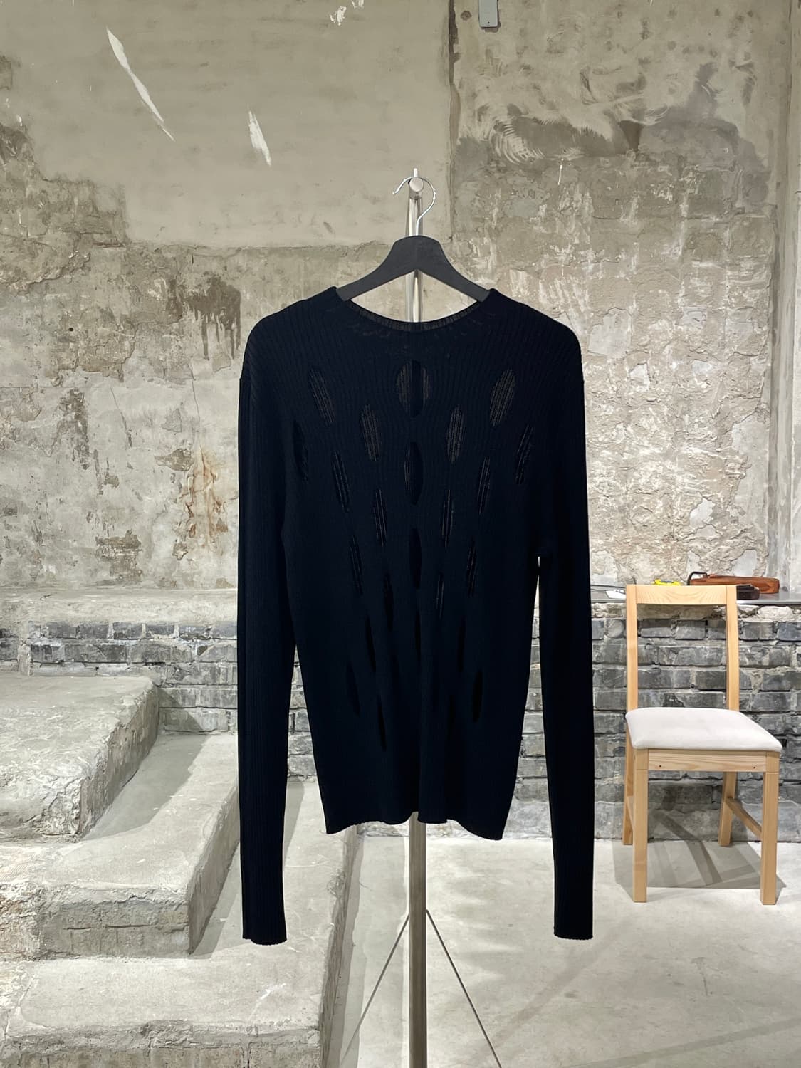 디온 리 블랙 컷 아웃 골지 니트 상품이미지1