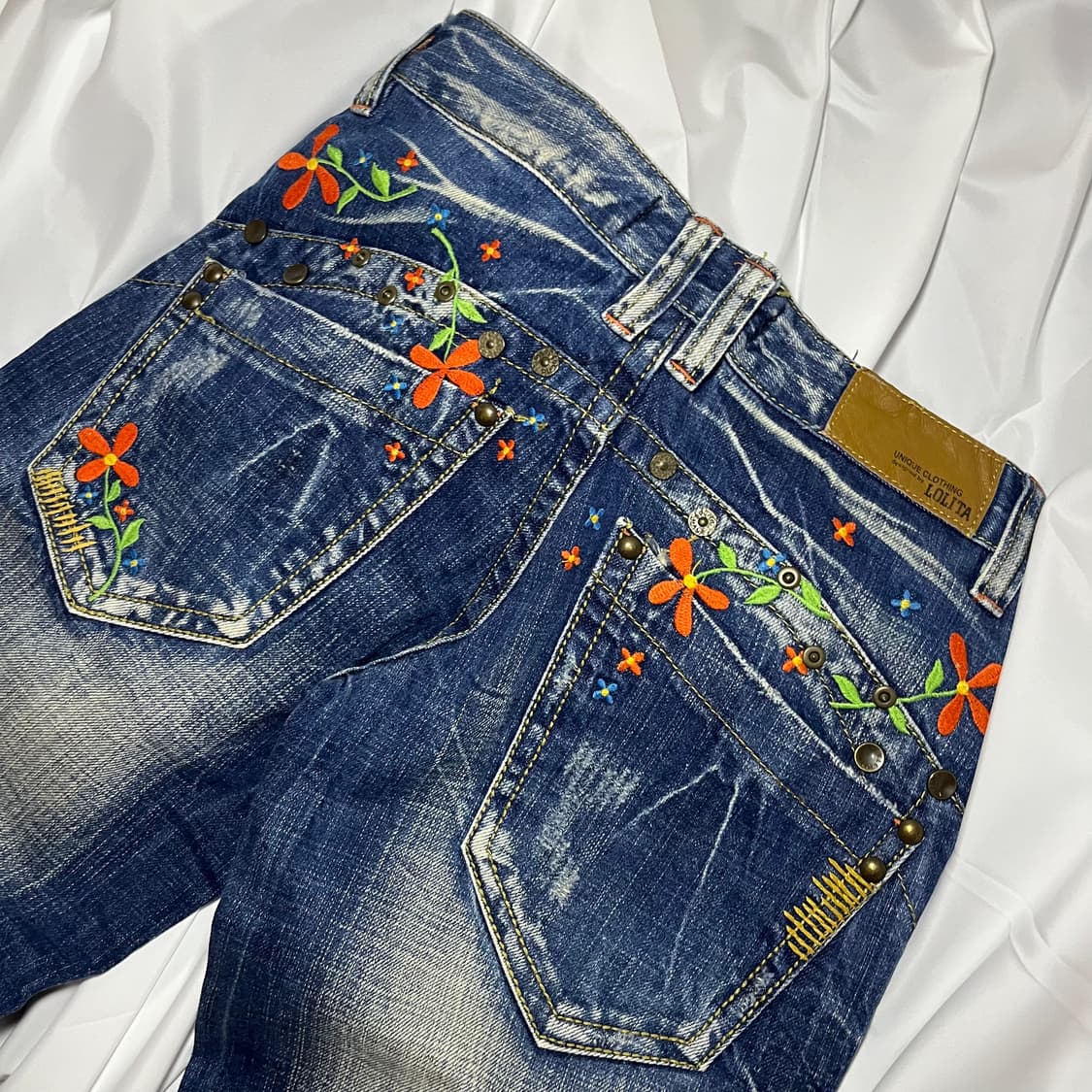 Lolita Jeans . 엠브로이드 부츠컷 워싱진 상품이미지4