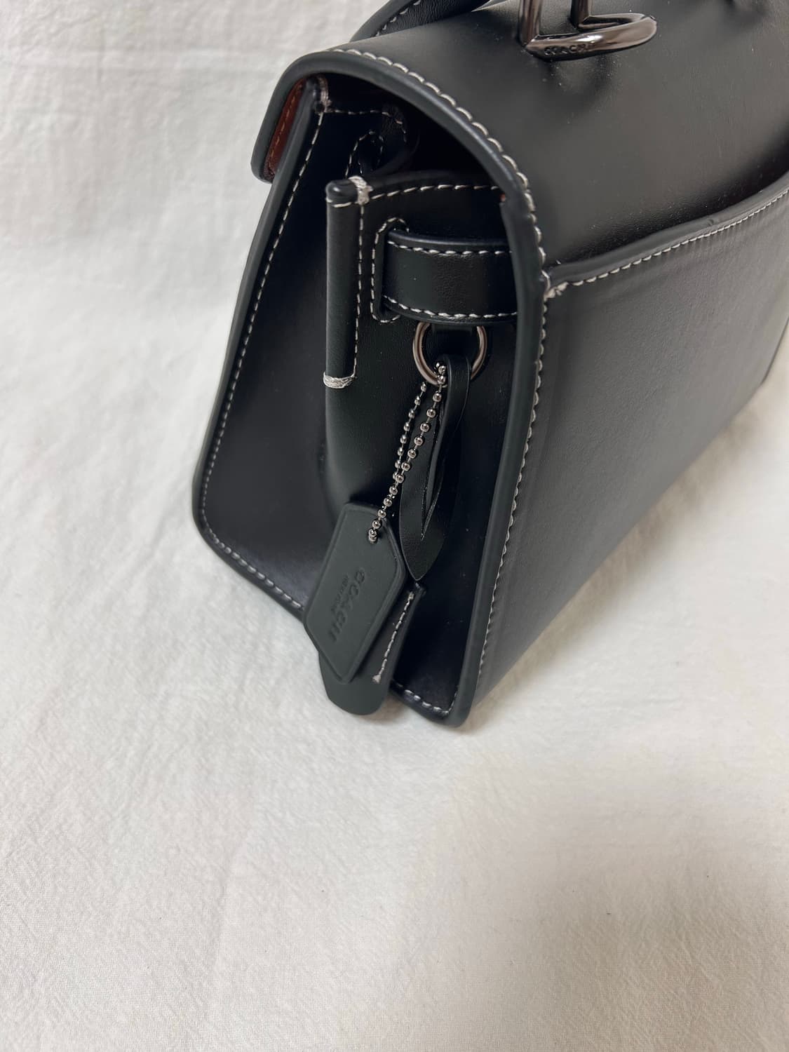 코치 블랙 가죽 토트백 상품이미지4