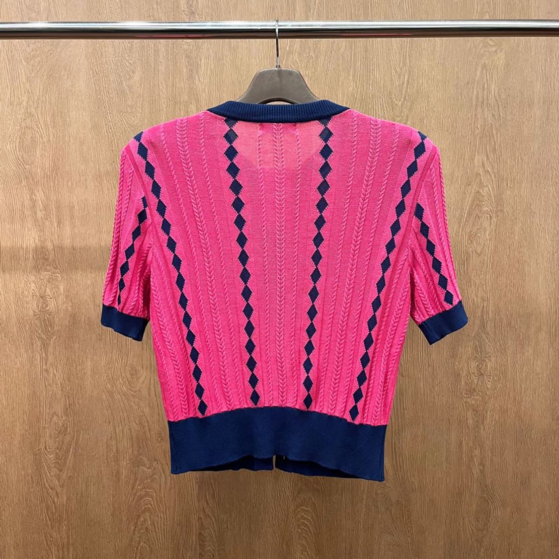 입생로랑 니트 가디건 배색 밑단 커프 아가일 패턴 디테일 핑크 네이비 상품이미지3