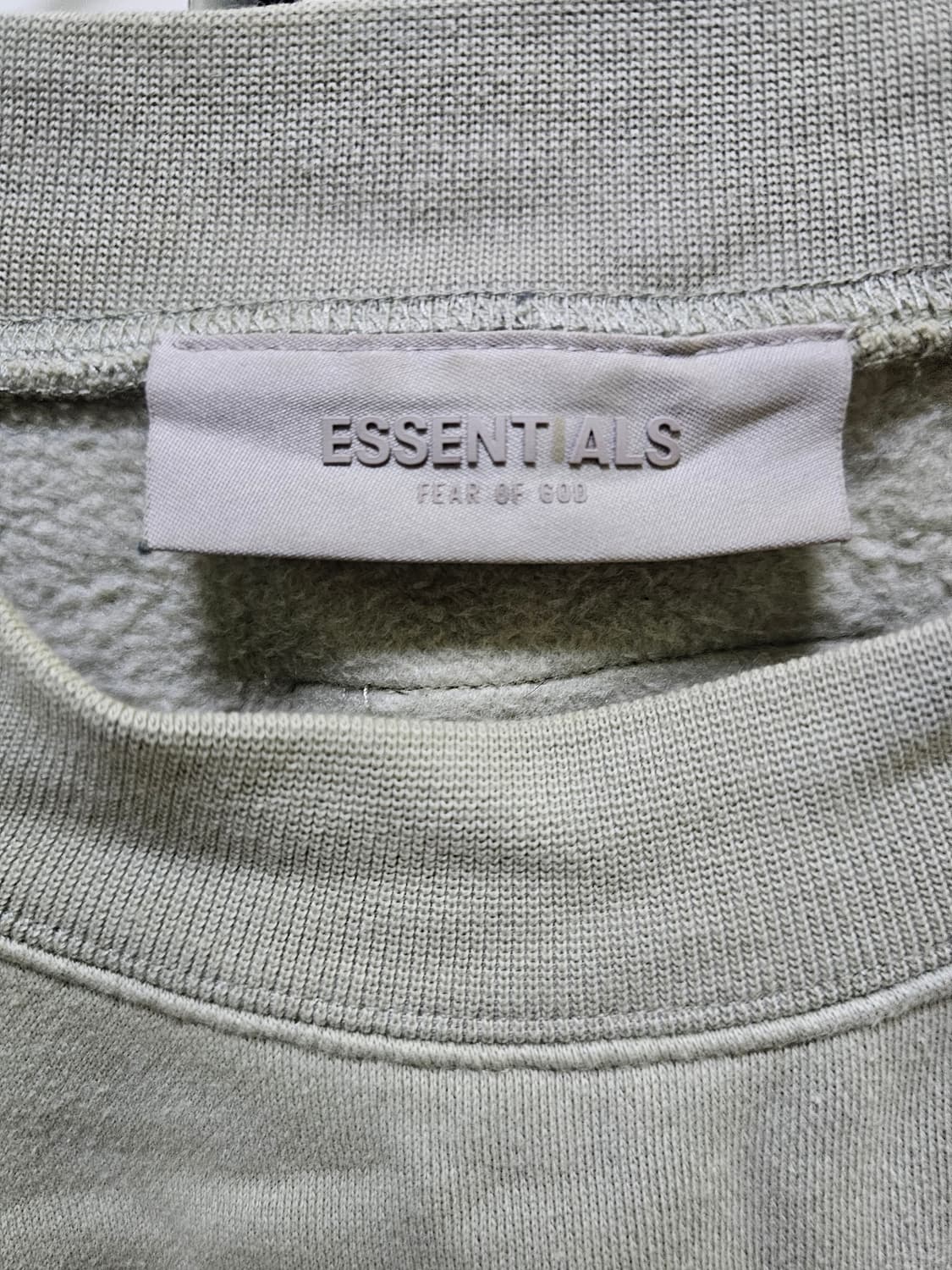 에센셜 크루넥 스웨트셔츠 씨폼 M 상품이미지4