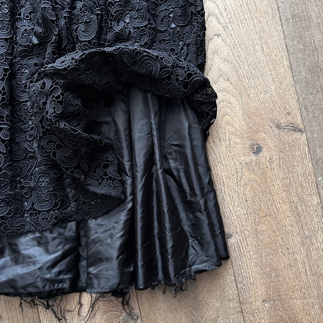 Bulky Lace Distressed Skirt 상품이미지3