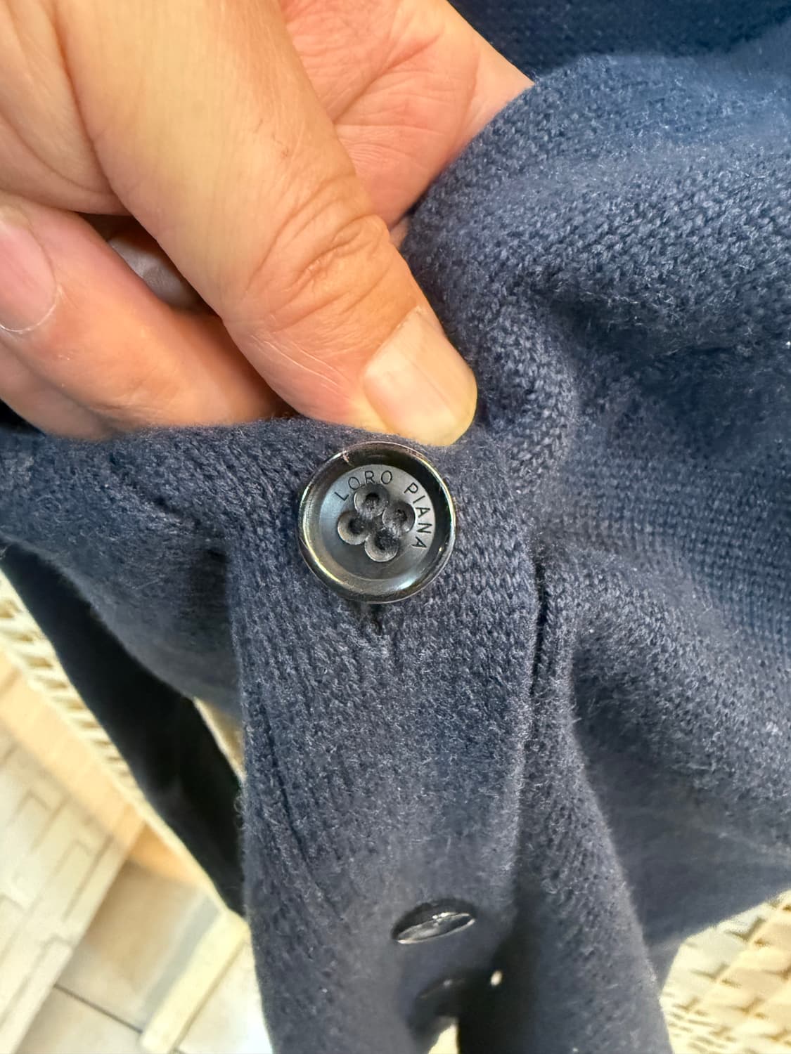 44/66-77 정품 로로피아나 캐시미어 가디건 팝니다 상품이미지4