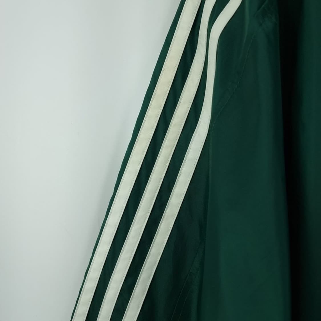 [아디다스] 빅로고 프린팅 롱 바람막이 코트 그린 M19006 상품이미지10