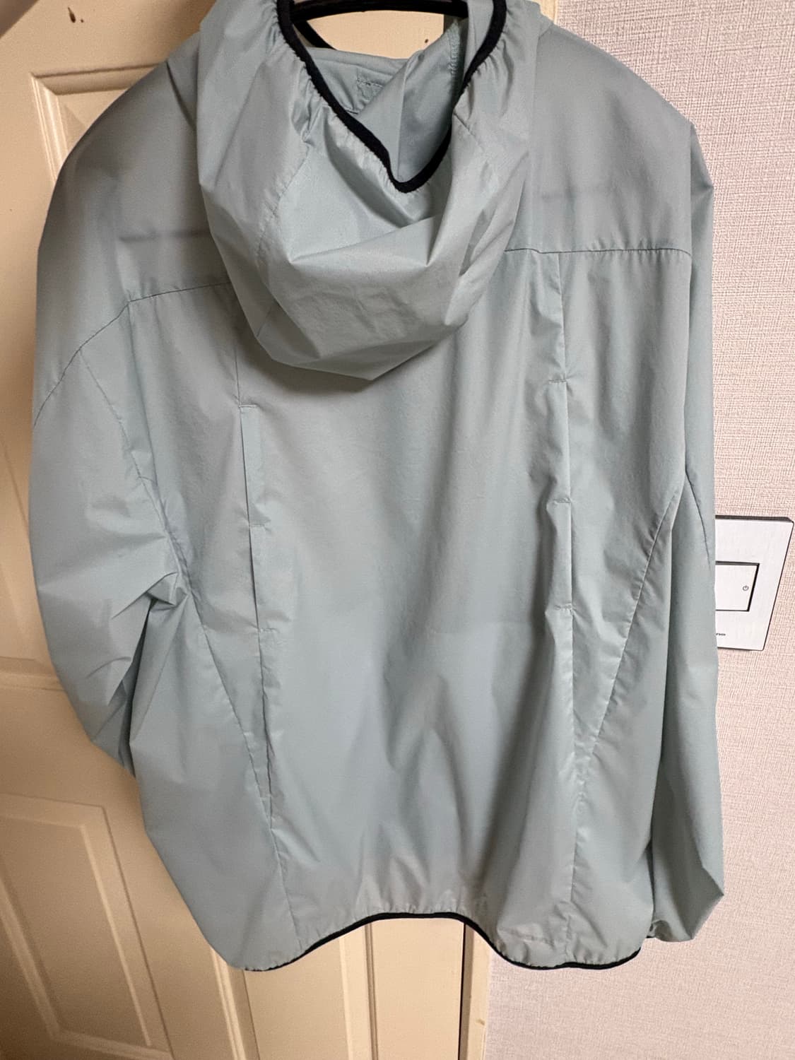 고요웨어 라이트 러닝 자켓  M사이즈 라이트 틸 팝니다 상품이미지2