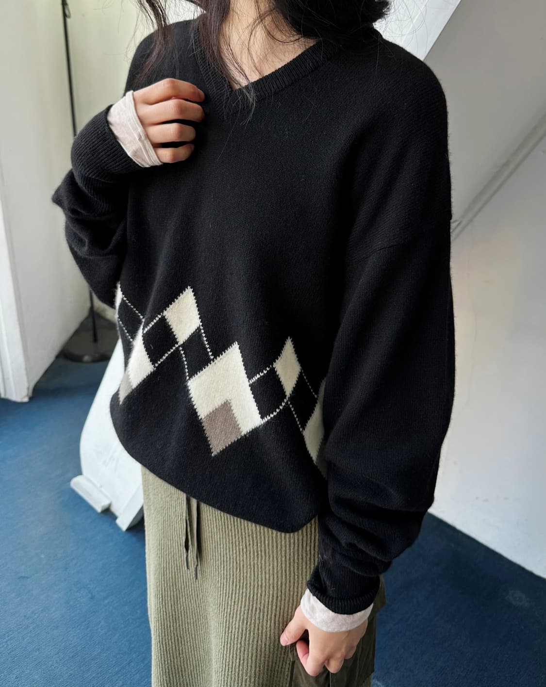 Rambs wool design pattern v-neck knit 상품이미지5