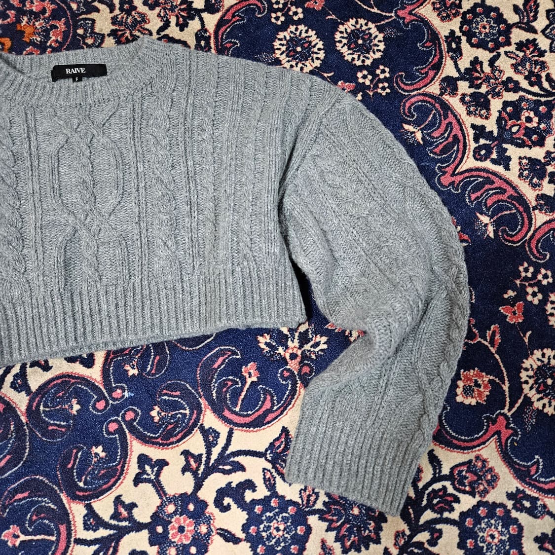 레이브(RAIVE) 22fw 크롭
케이블니트
 Free 상품이미지2