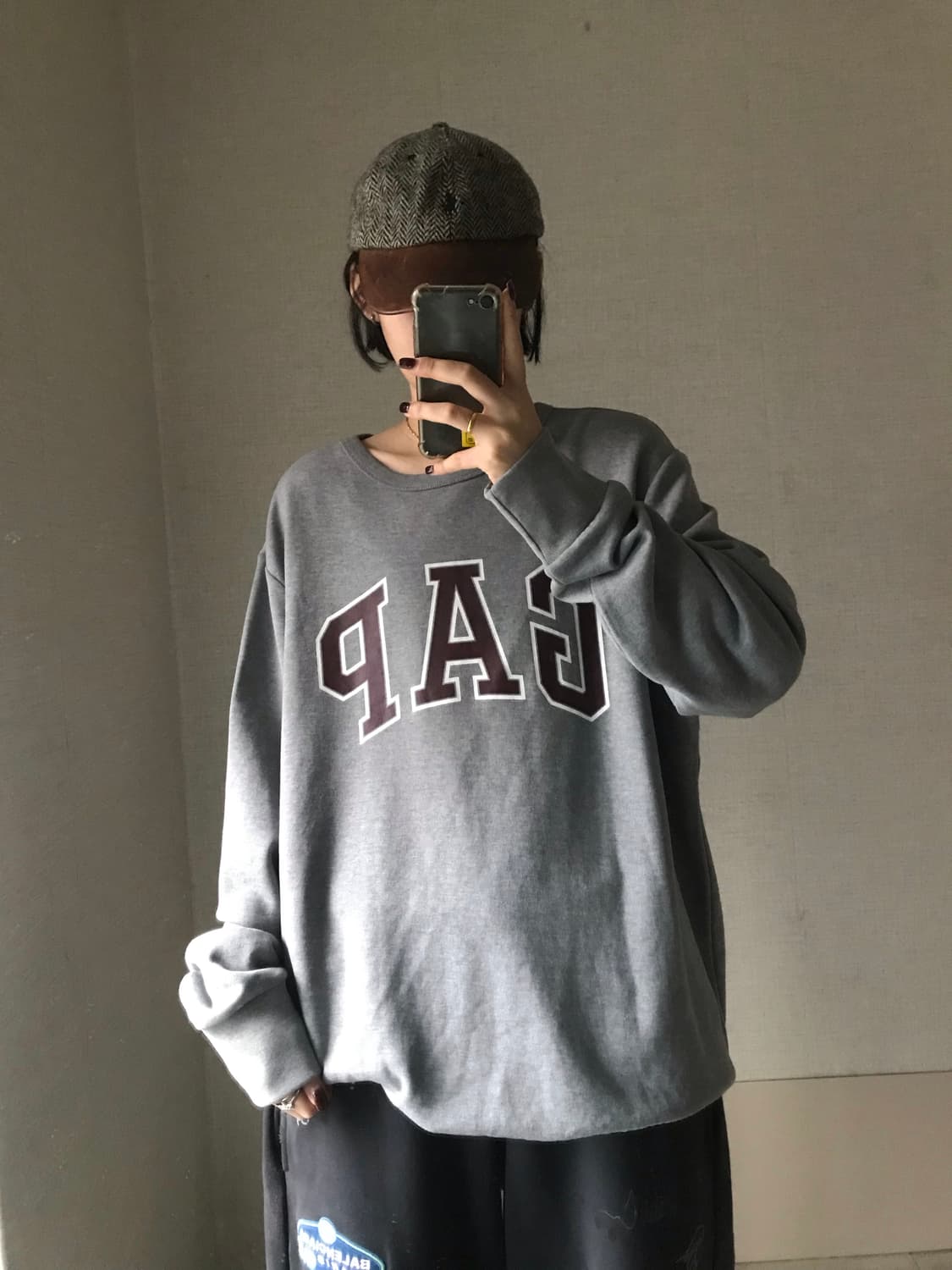 갭 그레이 버건디 오버핏 맨투맨 상품이미지2
