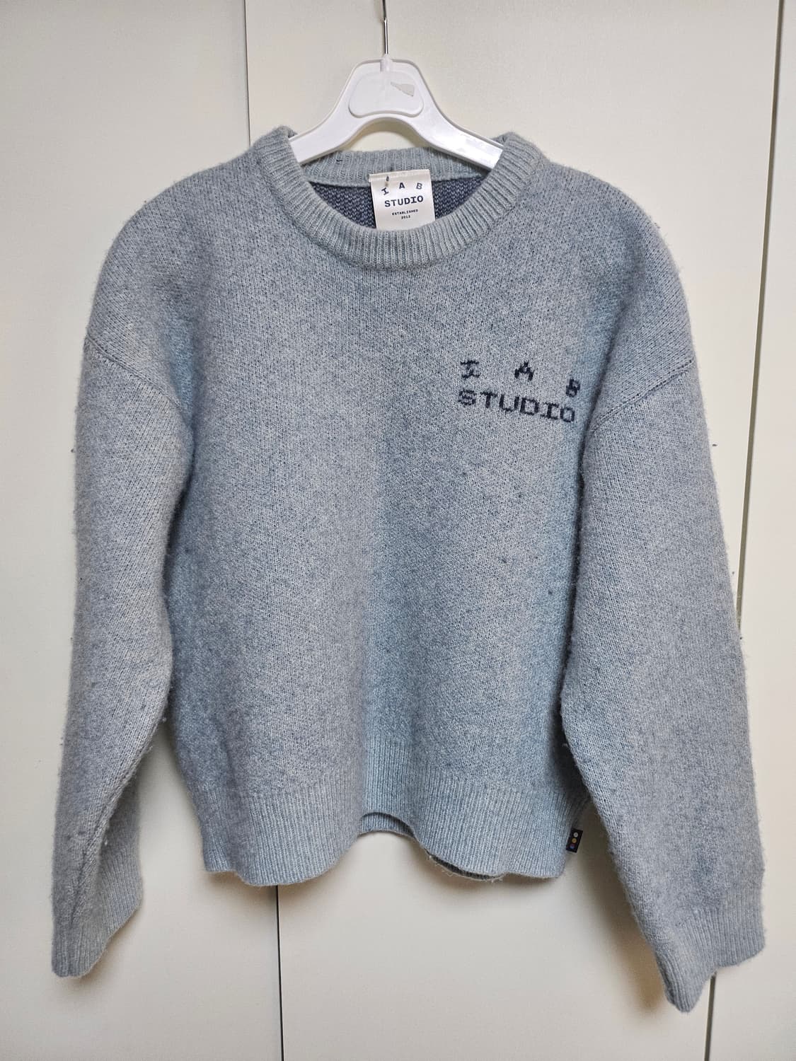 IAB STUDIO 아이앱 스튜디오 니트 M 스틸블루 상품이미지1