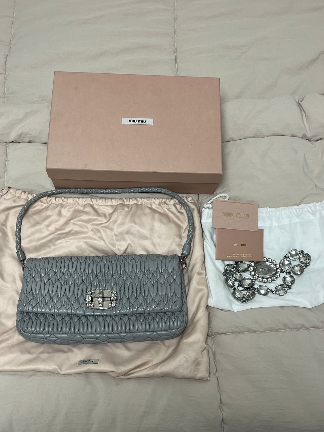 미우미우 마테라쎄 숄더 백 상품이미지1