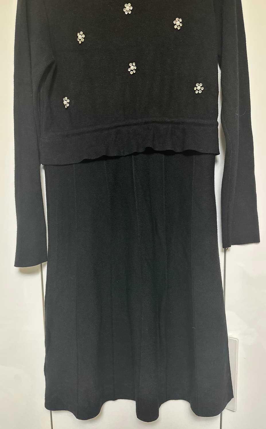 INVEST 블랙 플라워큐빅 장식 니트 원피스 상품이미지2