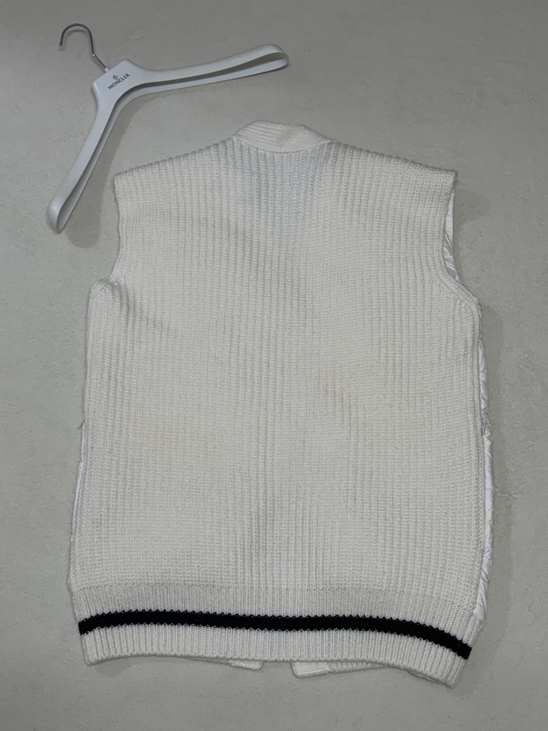 (새거급) 몽클레어 니트 패딩 조끼 L 몽클레어 여성 조끼 패딩 L 상품이미지4