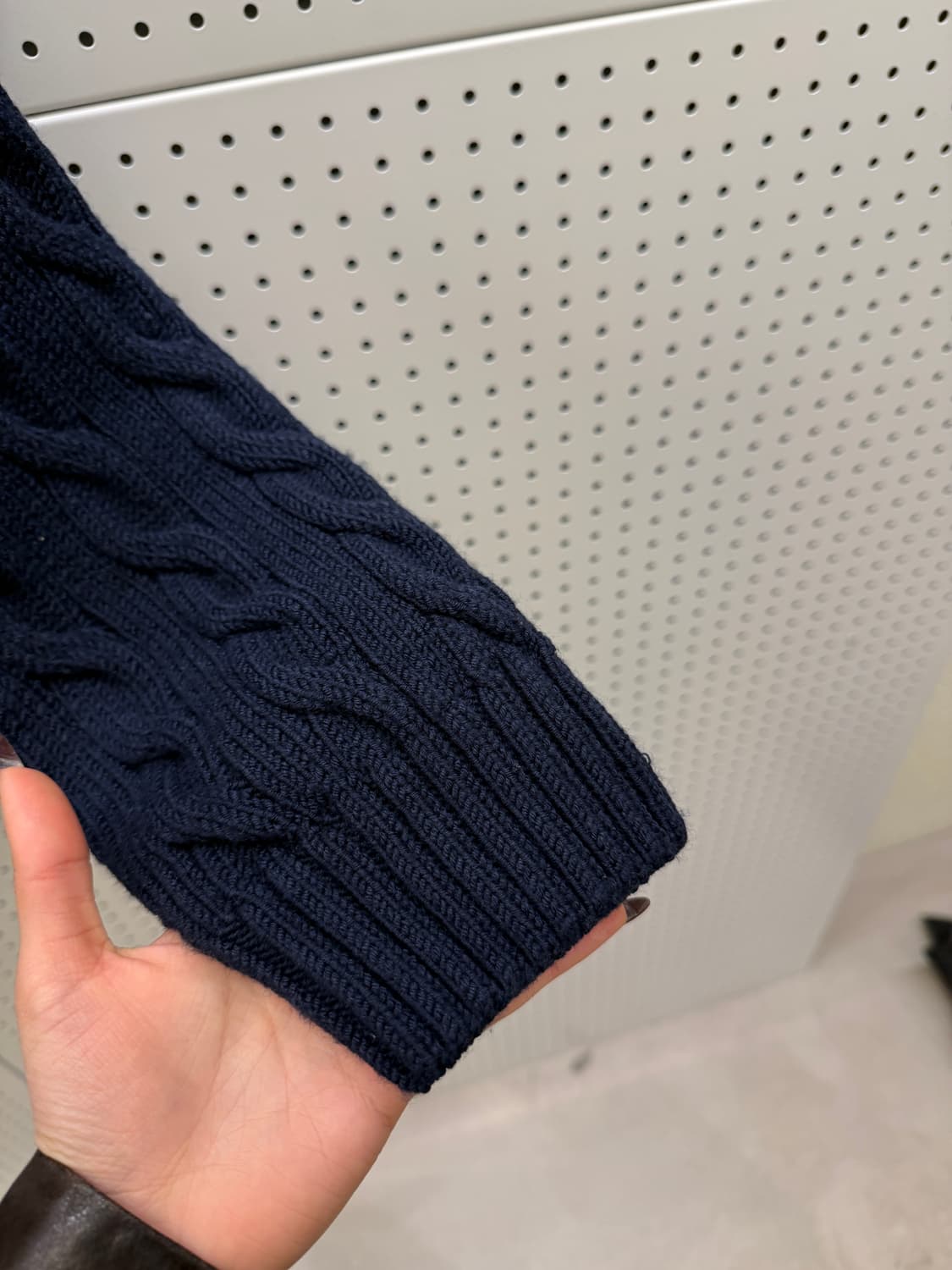 라코스테 브이넥 케이블 배색 니트 U1440 상품이미지4