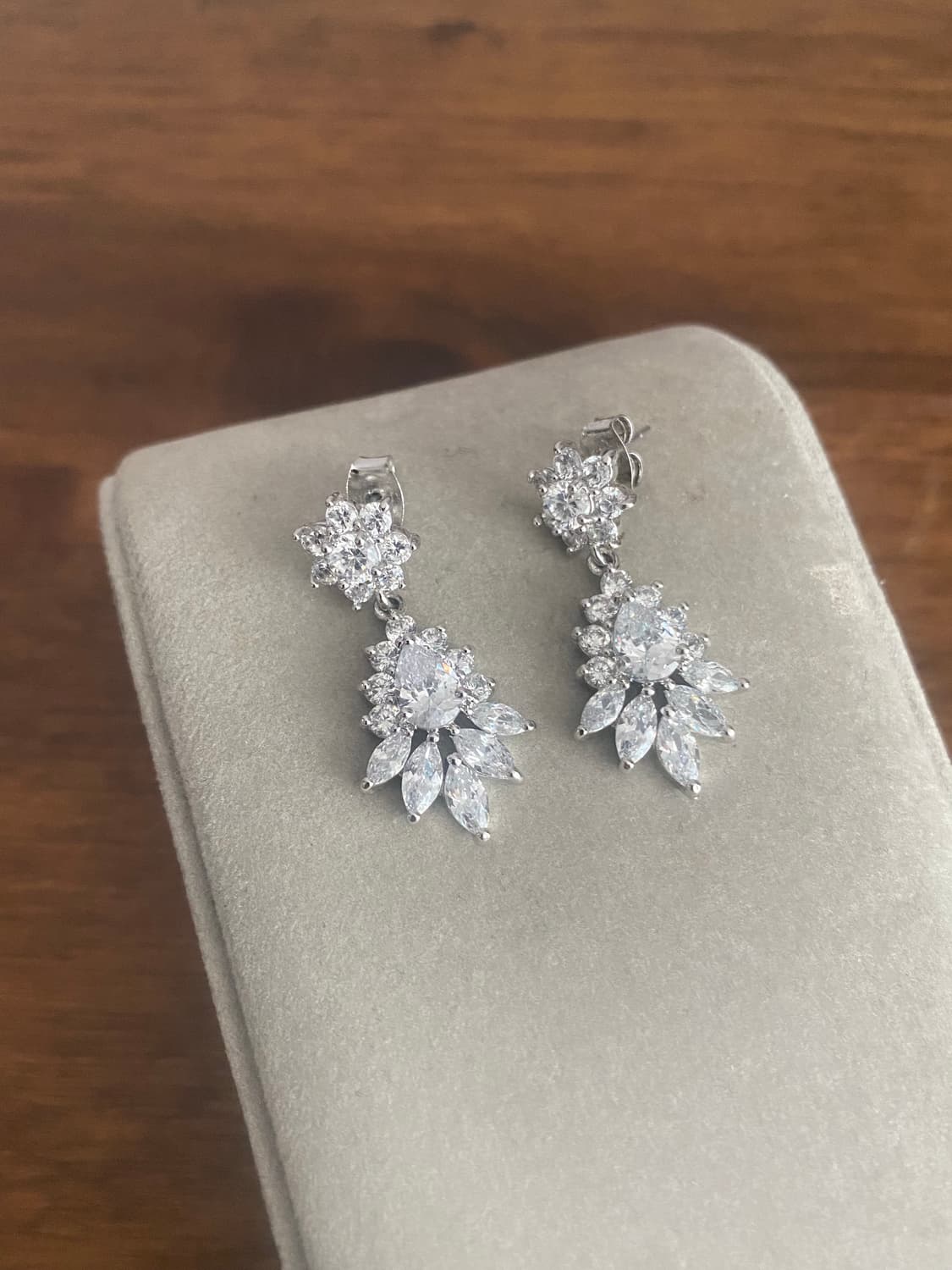 물방울 모티브 큐빅 귀걸이 상품이미지2