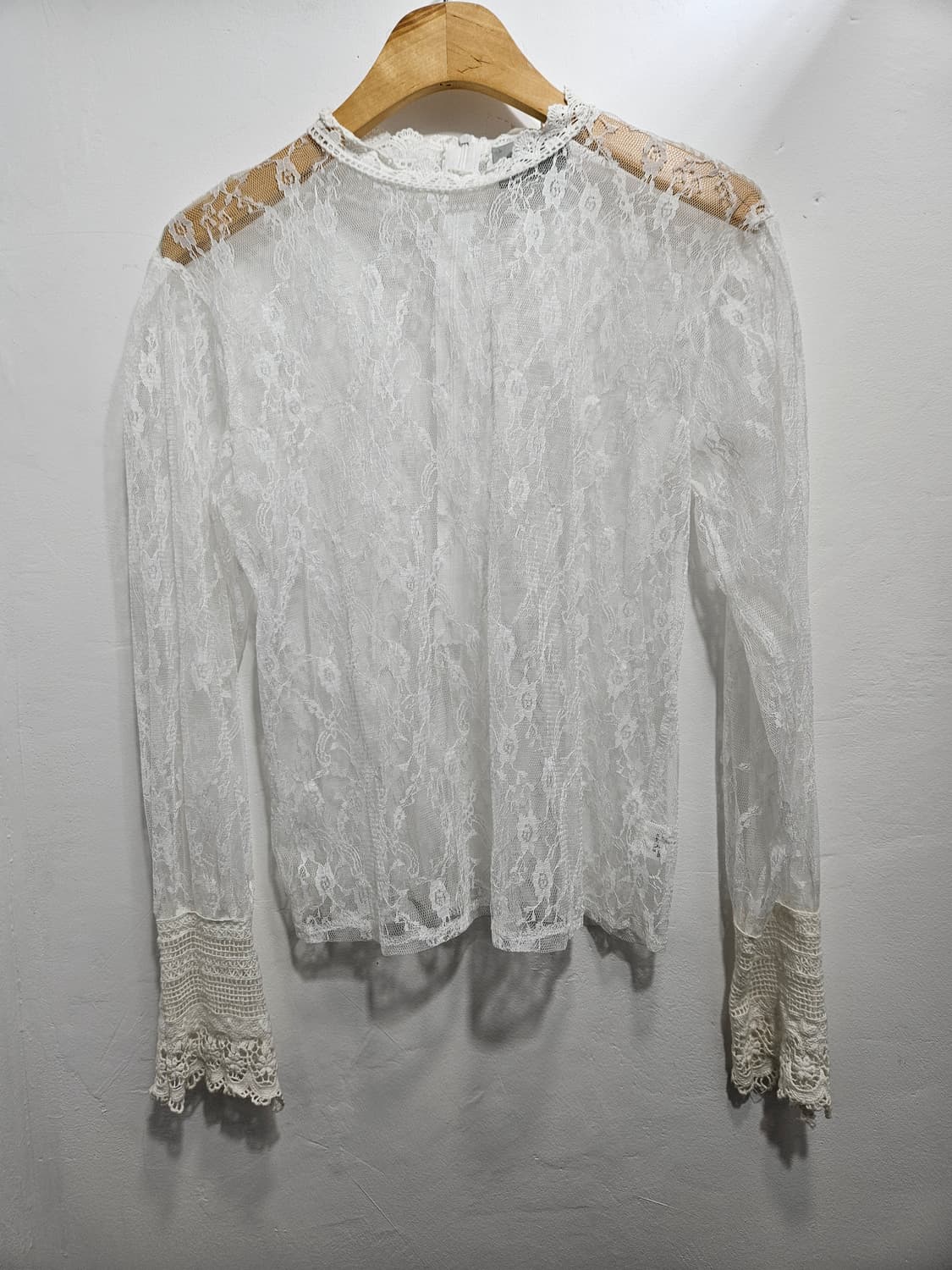 티파니앤 화이트 레이스 긴팔 블라우스 상품이미지9