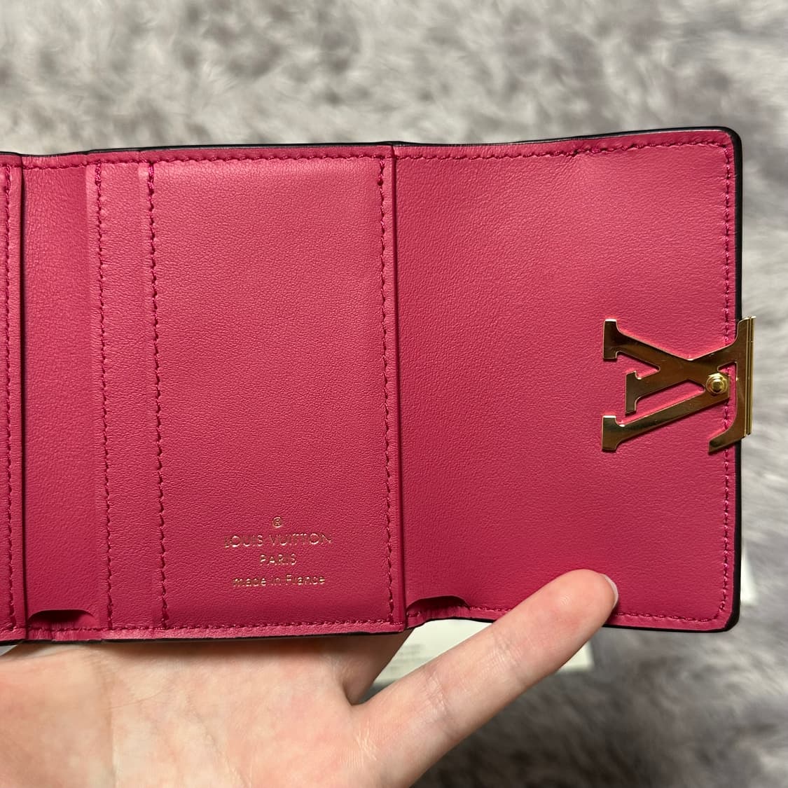 [풀구성] 루이비통 카퓌신 중지갑 상품이미지5