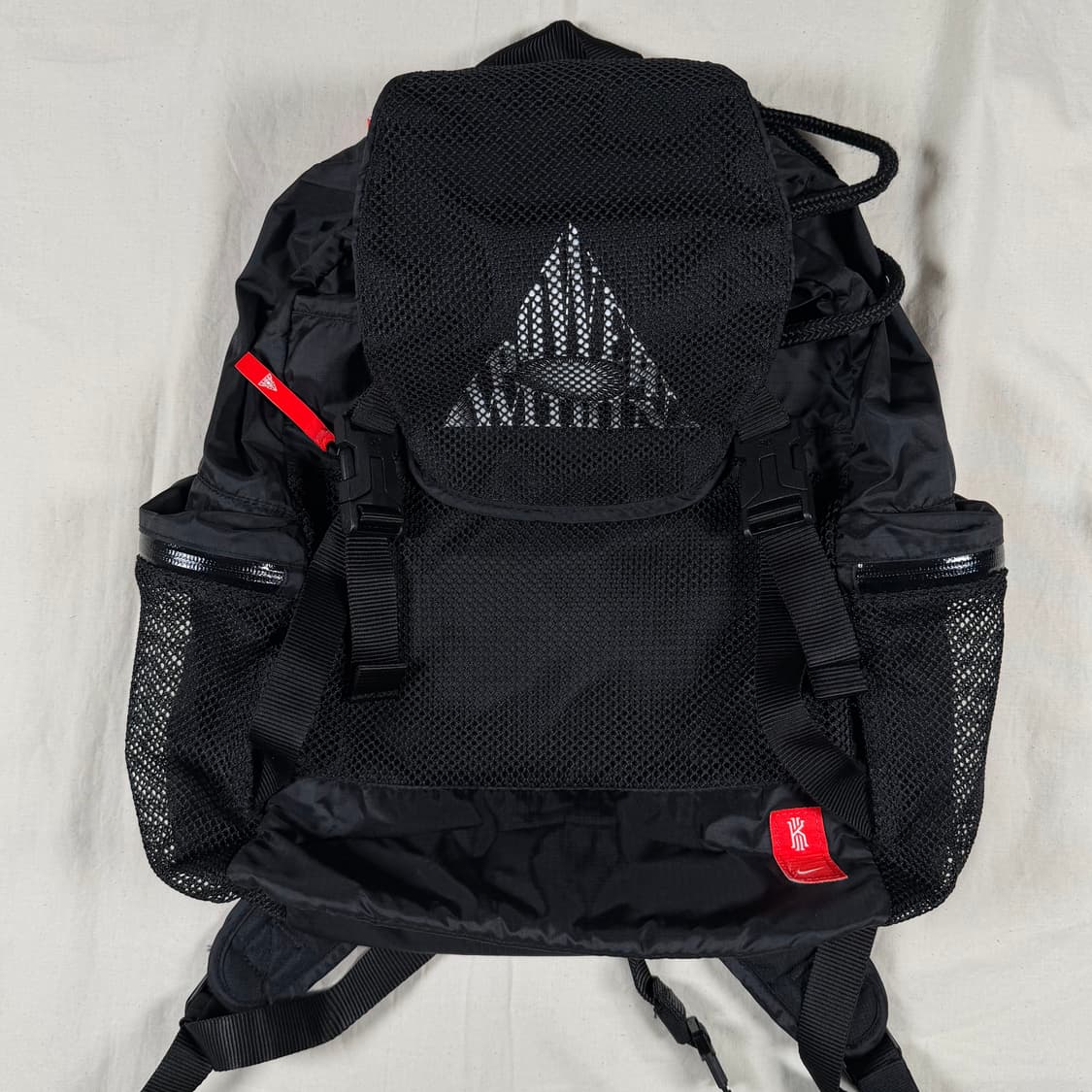나이키 카이리 어빙 일루미나티 백팩 가방 상품이미지1