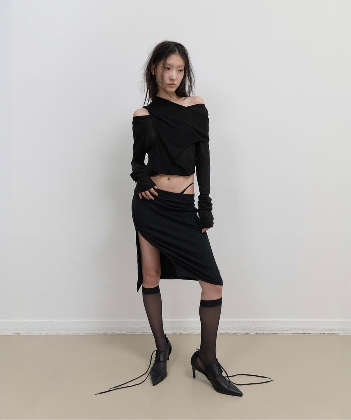 OJOS Curved Cut Layered Tee / Black 상품이미지2