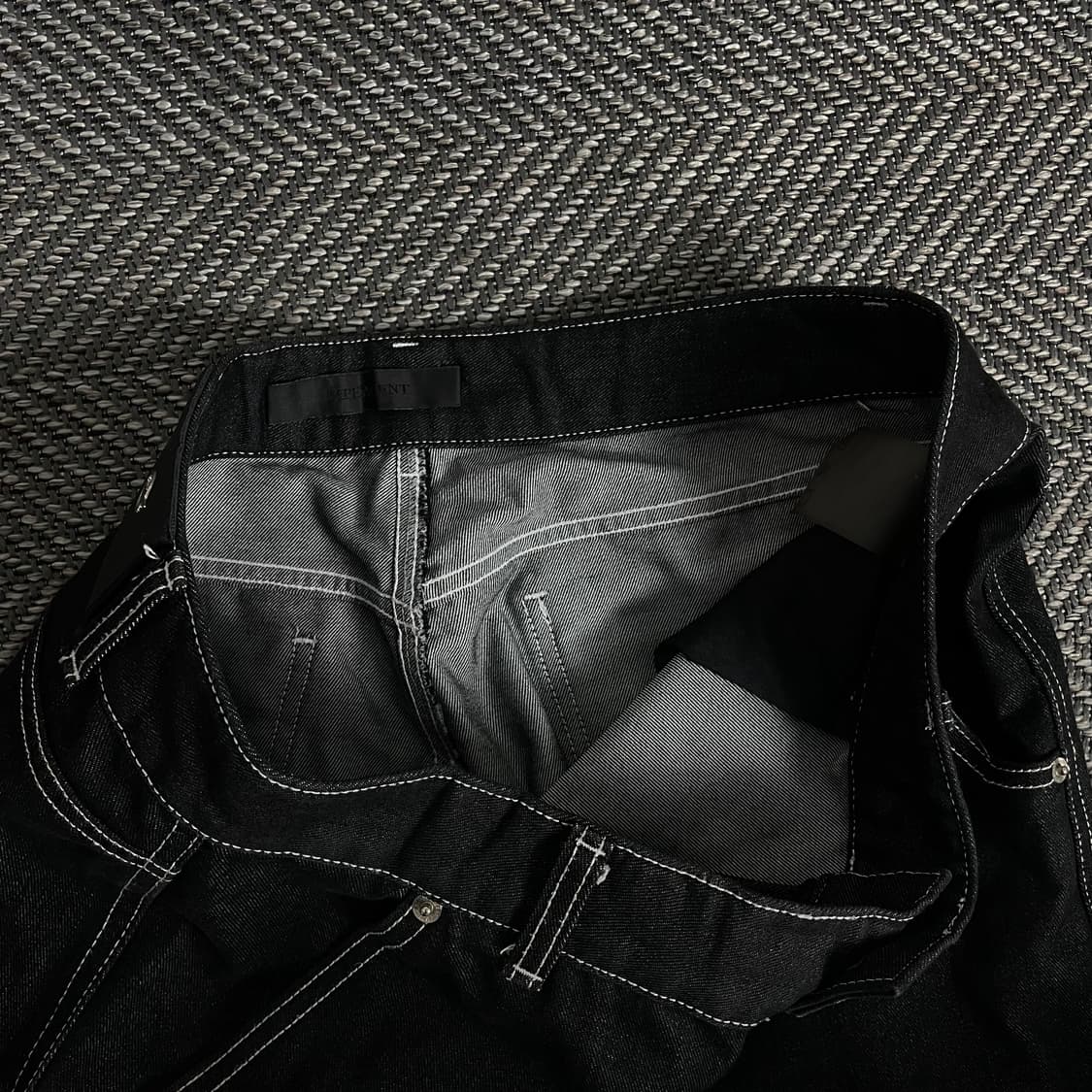 51퍼센트 스티치 디테일 커브드 블랙 데님 팬츠y 3142 상품이미지5