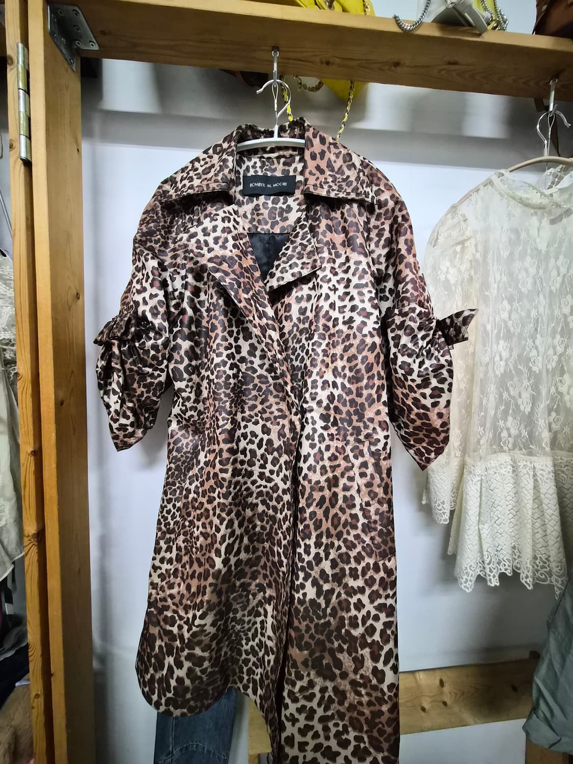 봄빅스엠무어 레오파드 트렌치코트 상품이미지1