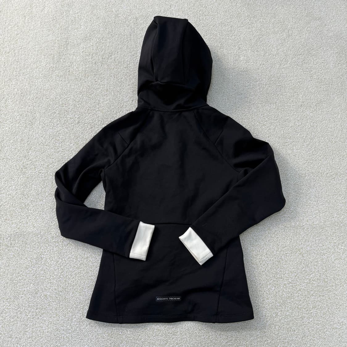 [85] 데상트 여성 슬림핏 후드 자켓 0119T1 상품이미지2