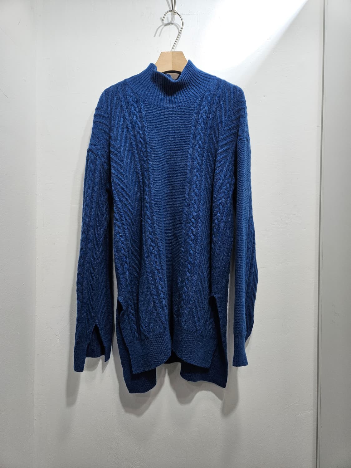 청색 꽈배기 터틀넥 니트 풀오버 상품이미지1