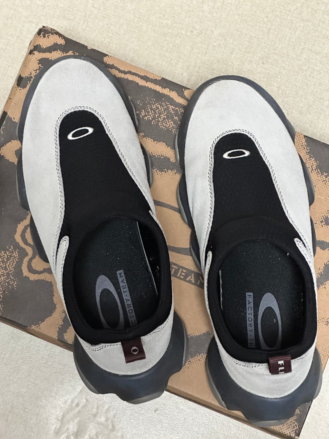 오클리 팩토리 팀 x 브레인 데드 플래시 275 상품이미지4