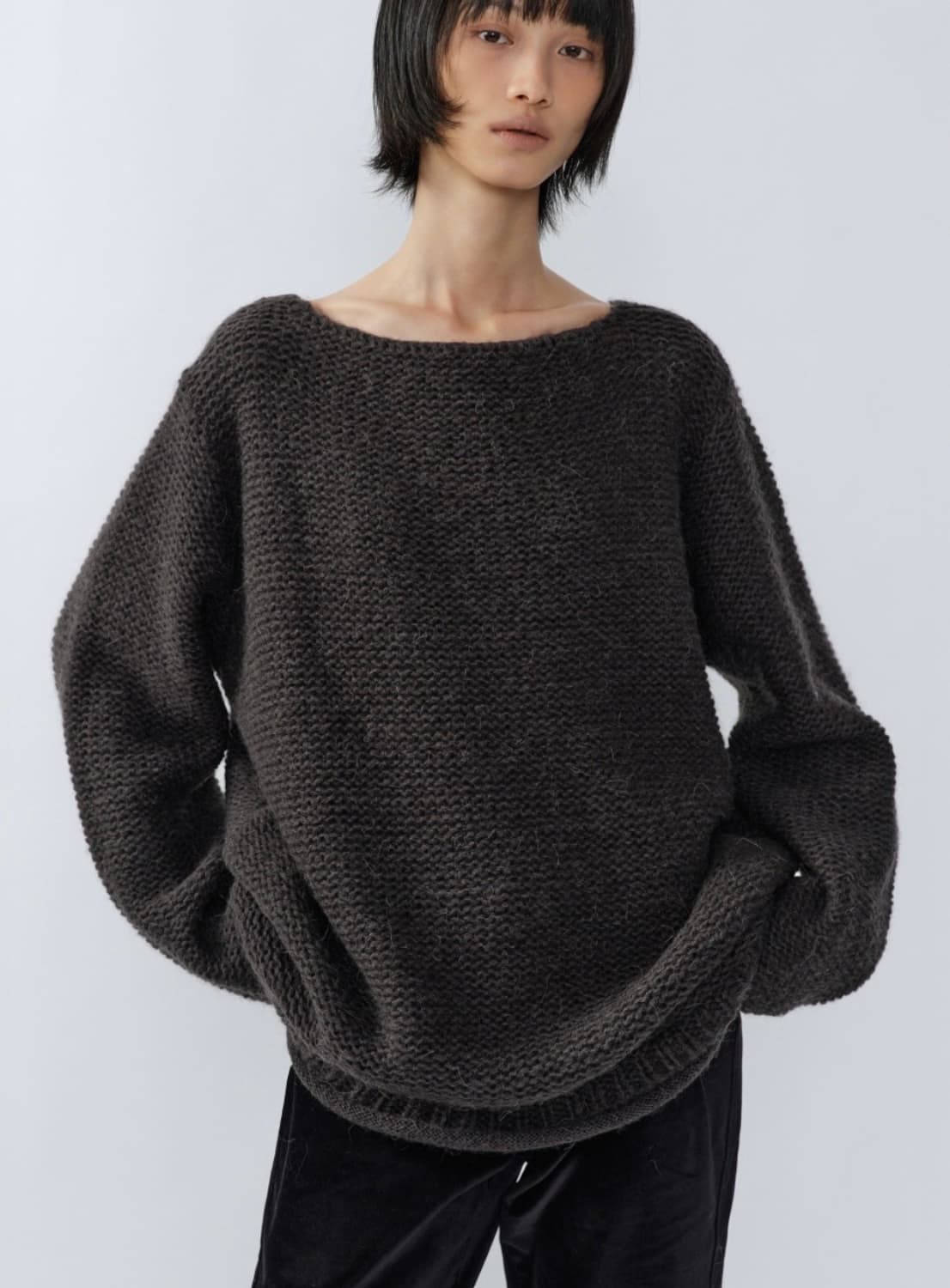 이어닝 yearning - FRONTBACK LOOSE NECK KNIT 상품이미지5