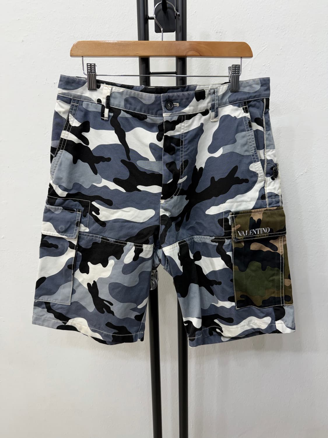 매장판정품) 발렌티노 남성 카모 반바지 48 상품이미지1