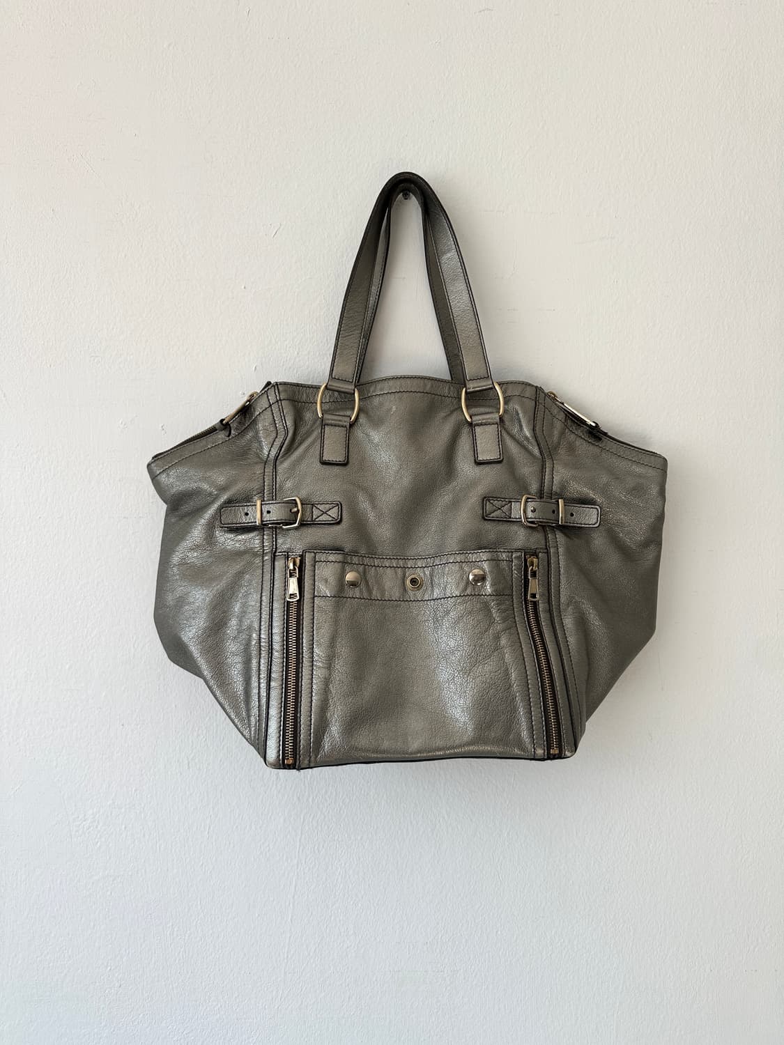 생로랑 다운타운 실버 레더 백 상품이미지1