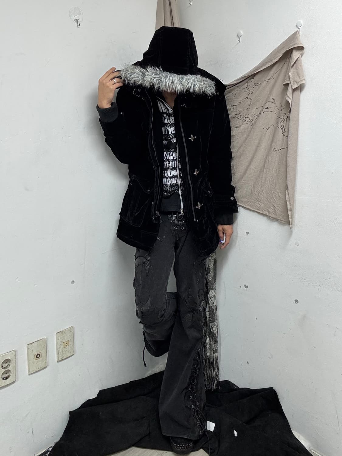 [OVERACHIEVER]00’s White Fur Black Velve 상품이미지2