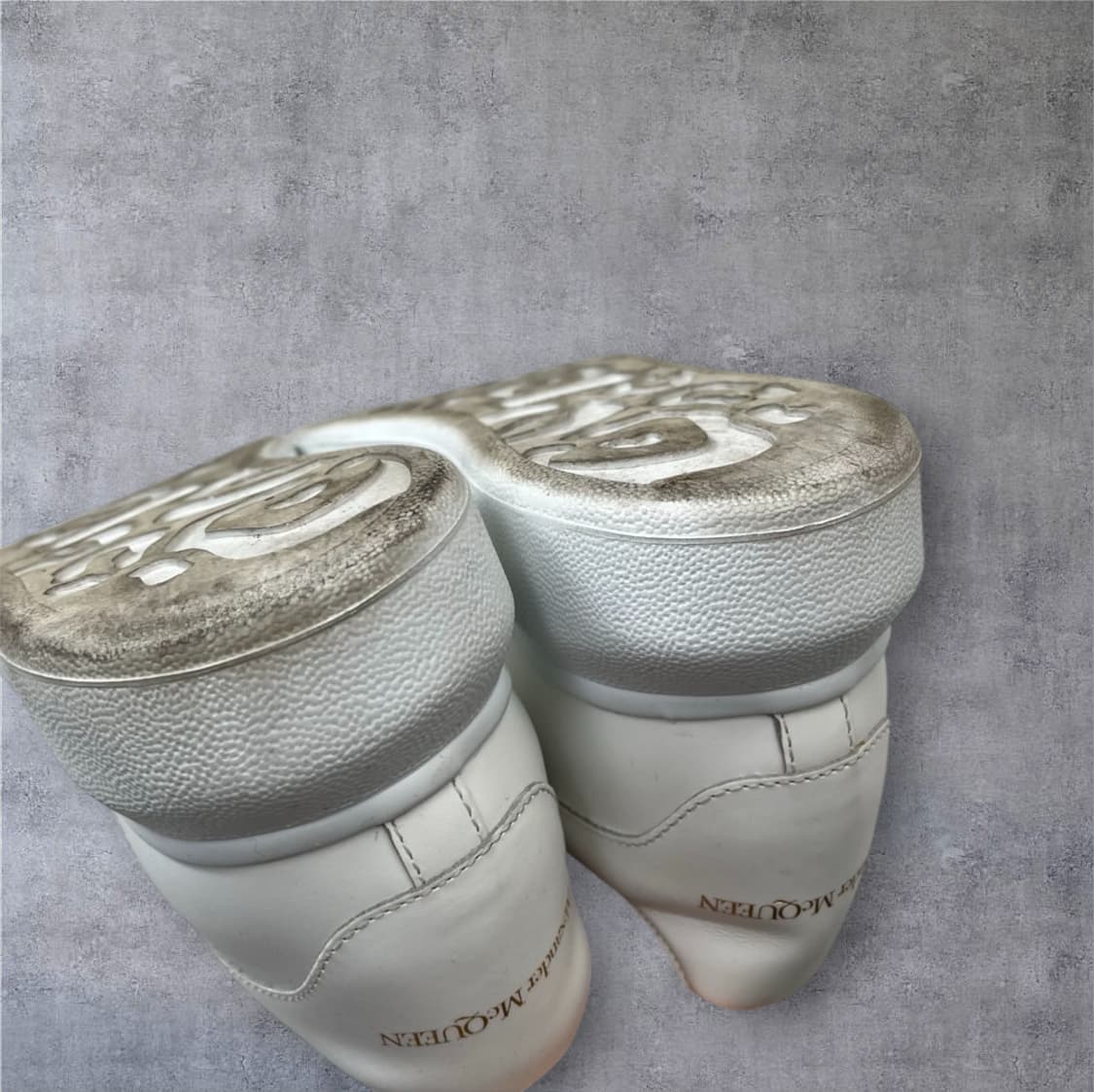 알렉산더맥퀸 화이트 오버솔 스니커즈 35.5 상품이미지9