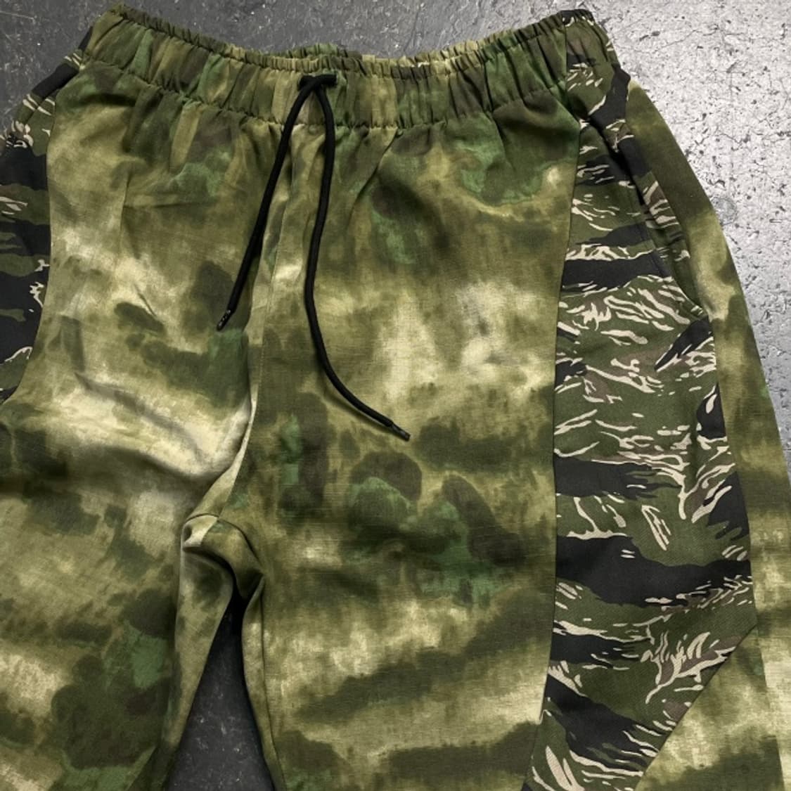 105 브라운브레스 카모 트랙 팬츠 상품이미지2