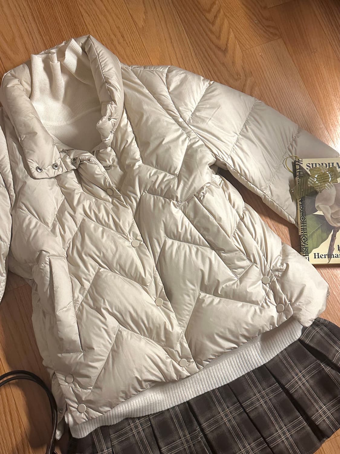 아이보리 여성 오리털 경량 패딩 상품이미지1