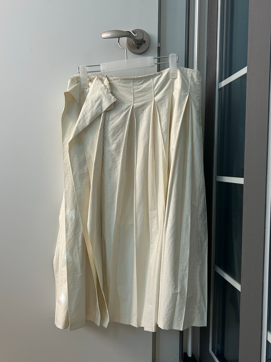 O ffbeat pleats skirt - white atelier 상품이미지5