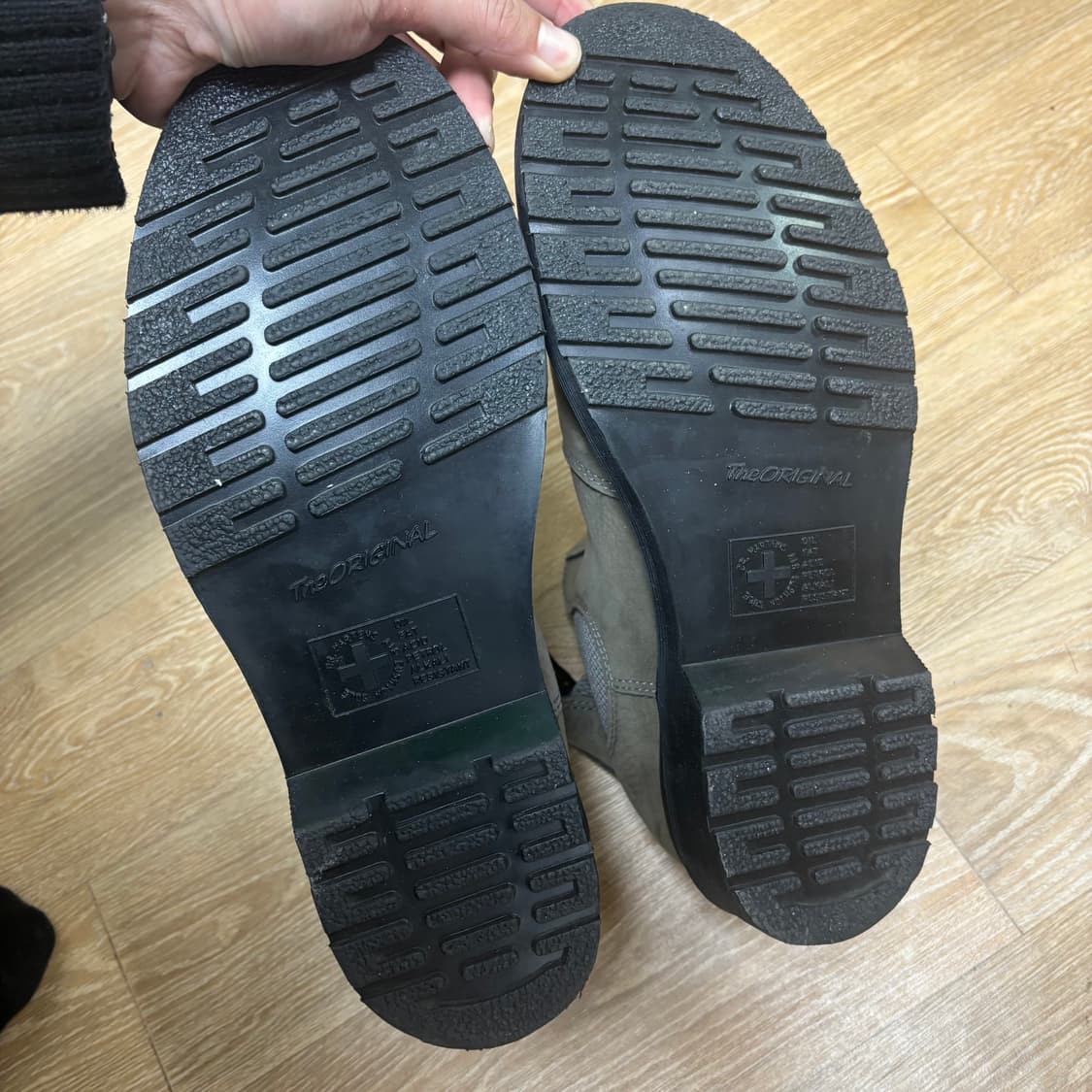 닥터마틴 2976 첼시 부츠 니켈 그레이 누벅 UK8 (270) 상품이미지3