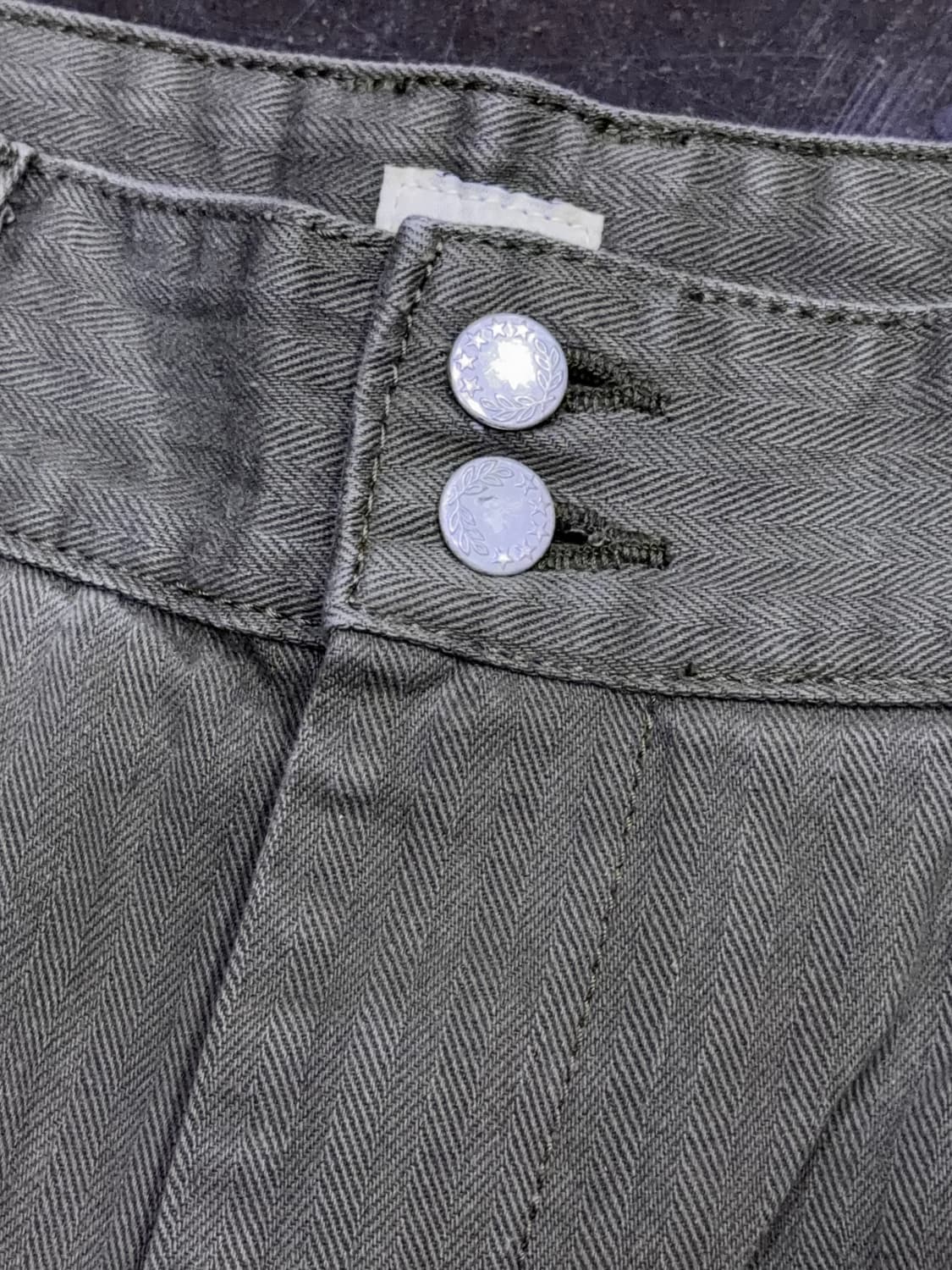 어나더오피스 해링본 핀턱 오피서 팬츠 올리브 1사이즈 상품이미지5