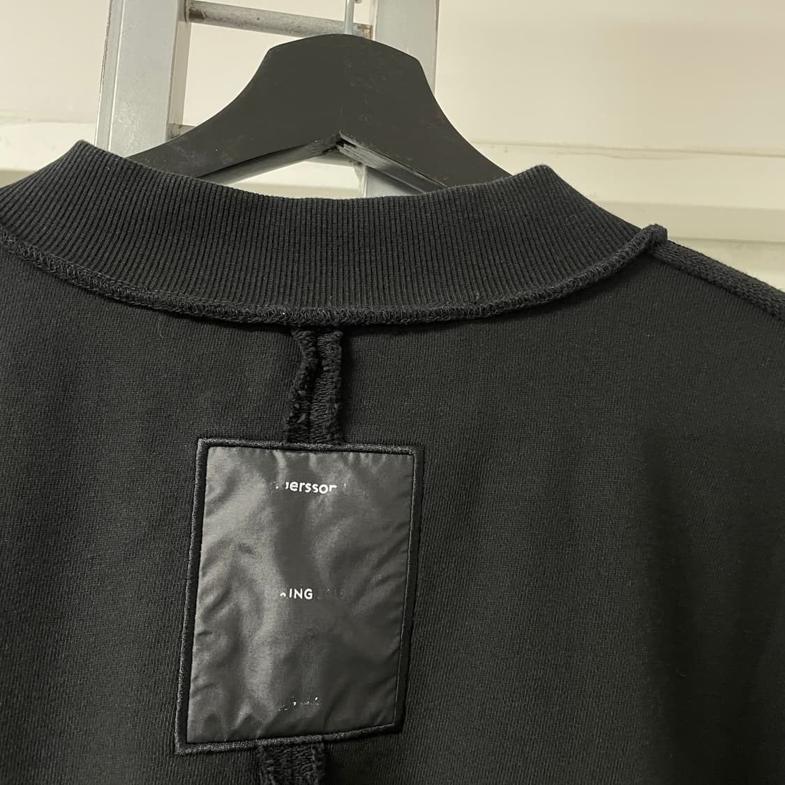 앤더슨벨 브이넥 맨투맨 S 상품이미지7