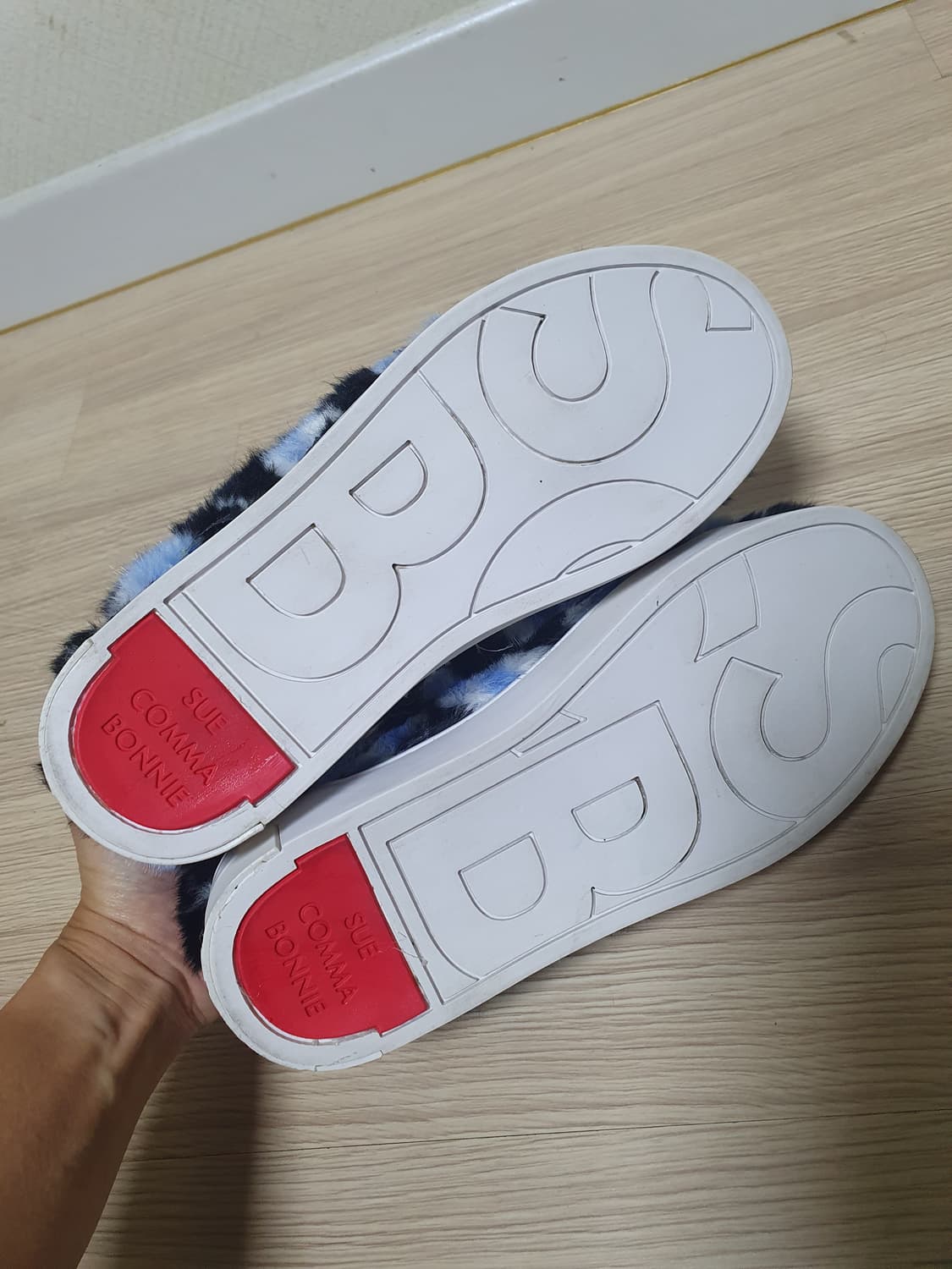 슈콤마보니 털 스니커즈 245 상품이미지7