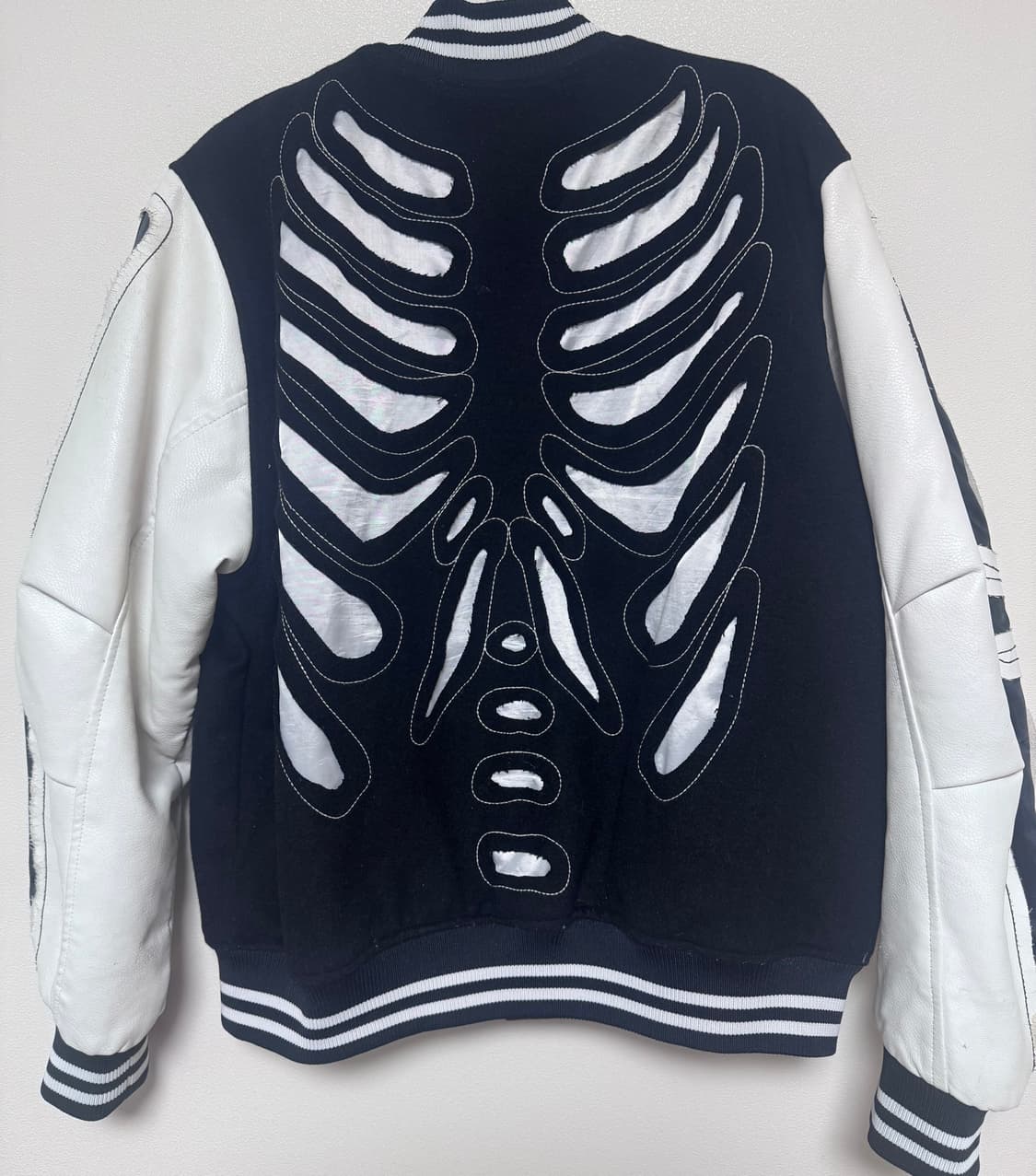 써저리 바시티자켓M 초판 상품이미지2