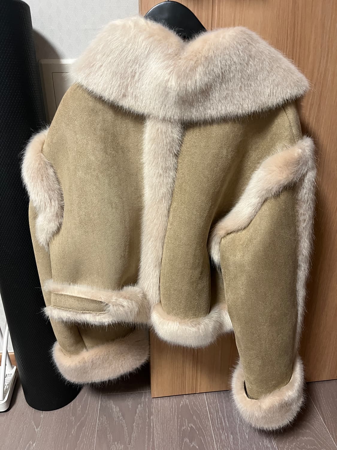 threetimes 쓰리타임즈 버니퍼 무스탕 상품이미지3