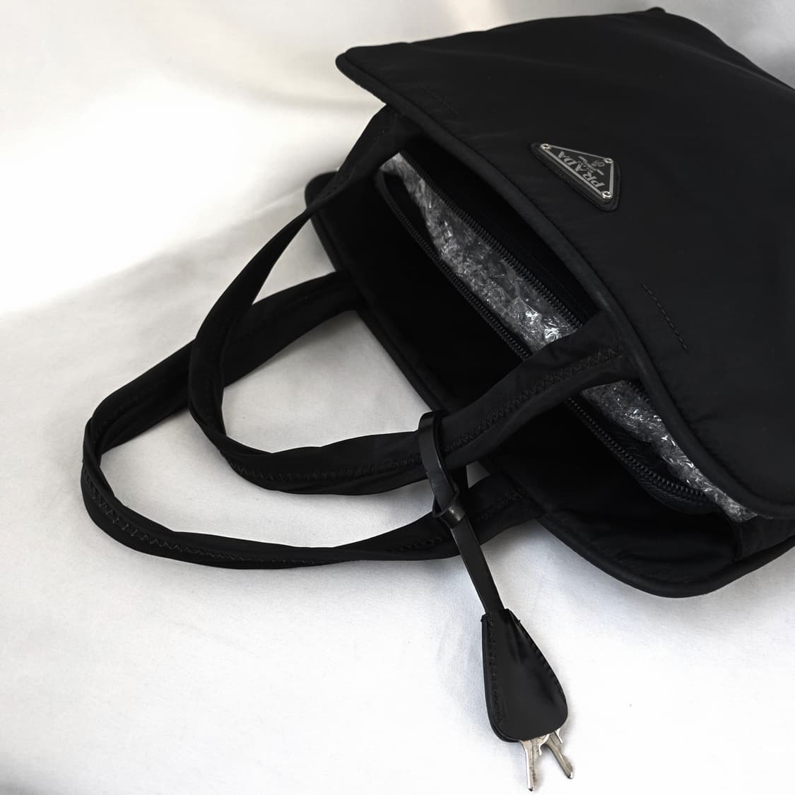 [정품 PRADA] 프라다 직사각 포코노 나일론 여성 토트백 상품이미지4