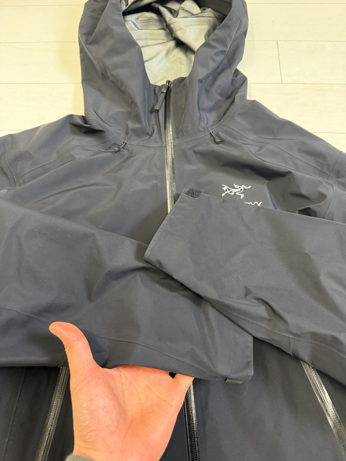 아크테릭스 베타 LT  M 사이즈 블랙 상태 9.7/10  사진찍고 절대 상품이미지2