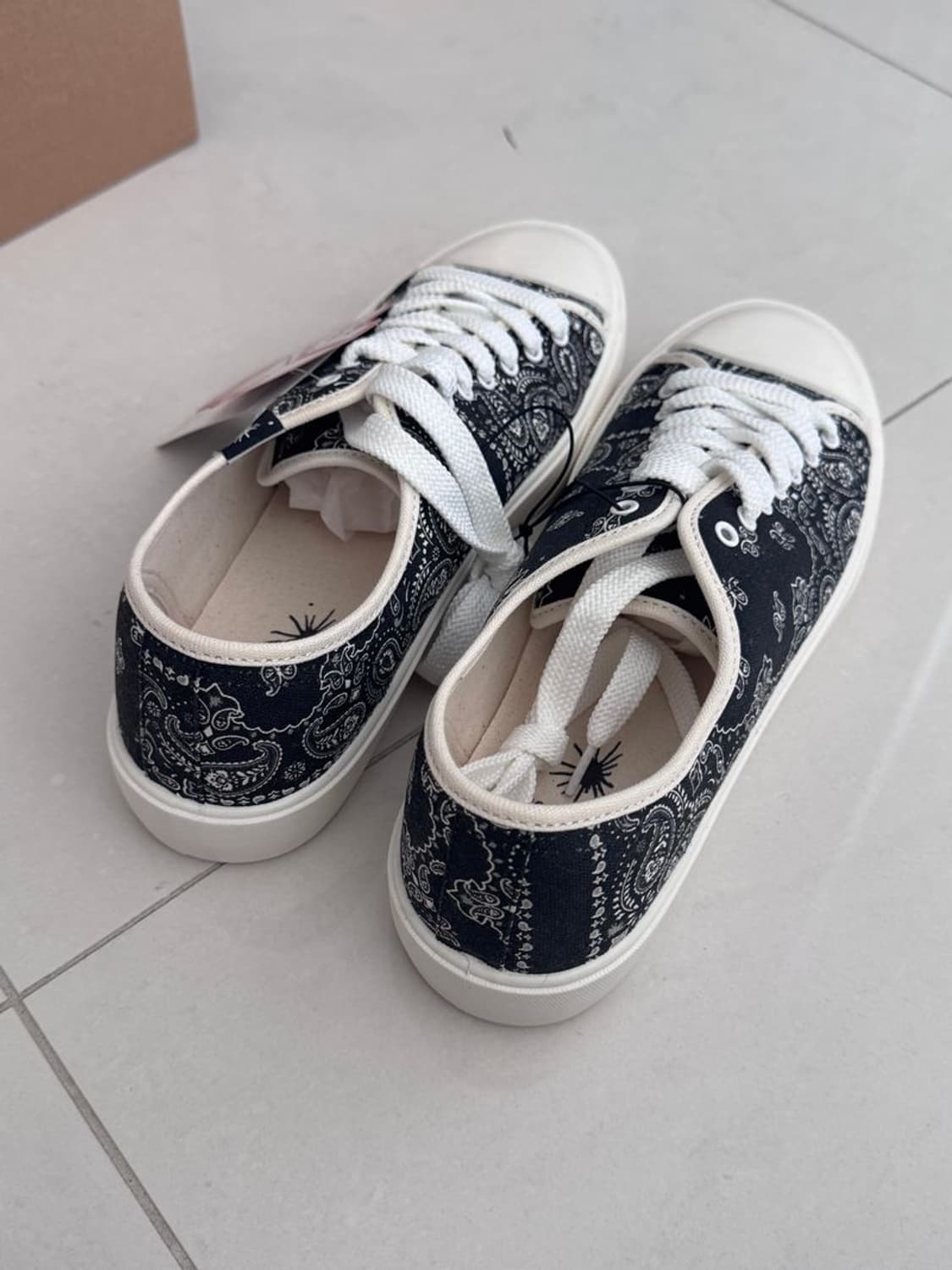 PAISLEY SNEAKERS 페이즐리 스니커즈 상품이미지3