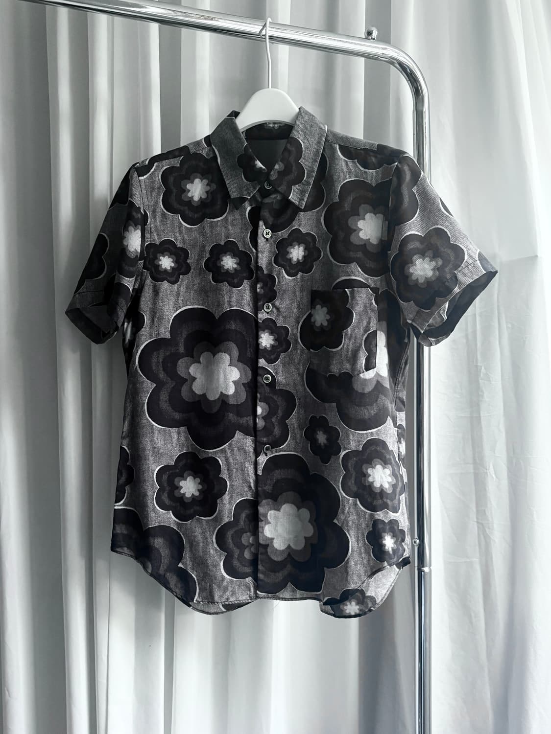 블랙 꼼데가르송 플라워 프린트 절개 셔츠 상품이미지1